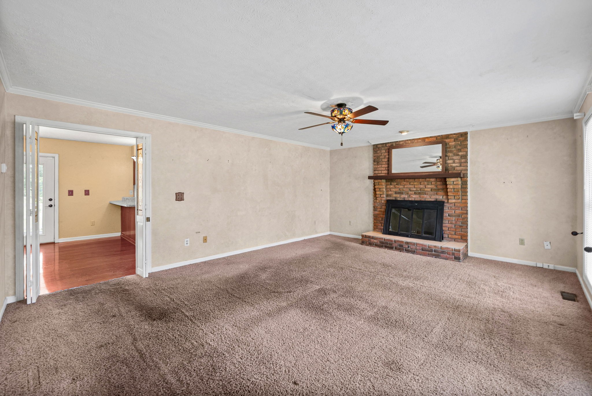 405 Hunter Pl Property Photo 5