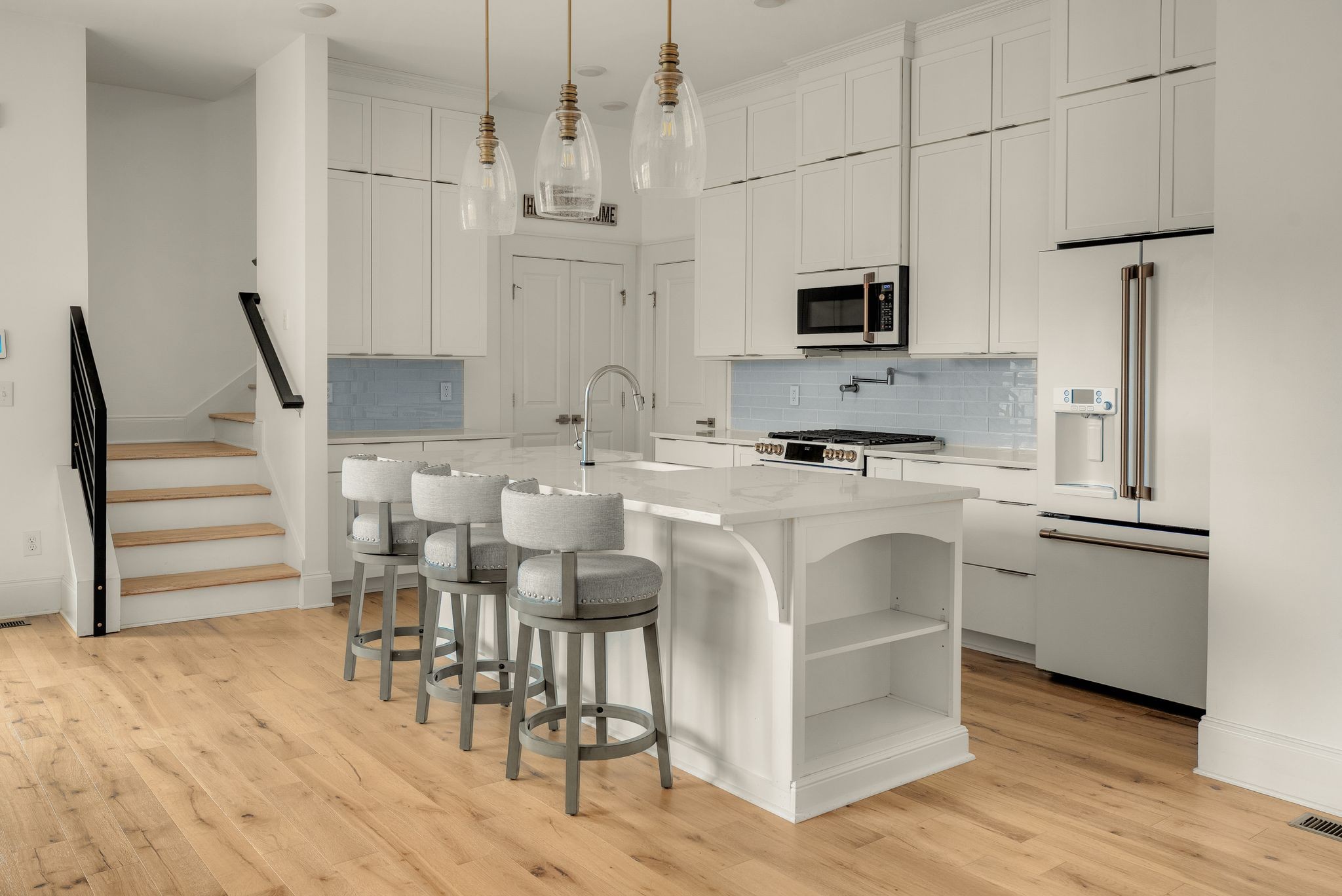 923 13th Ave, S Property Photo 6