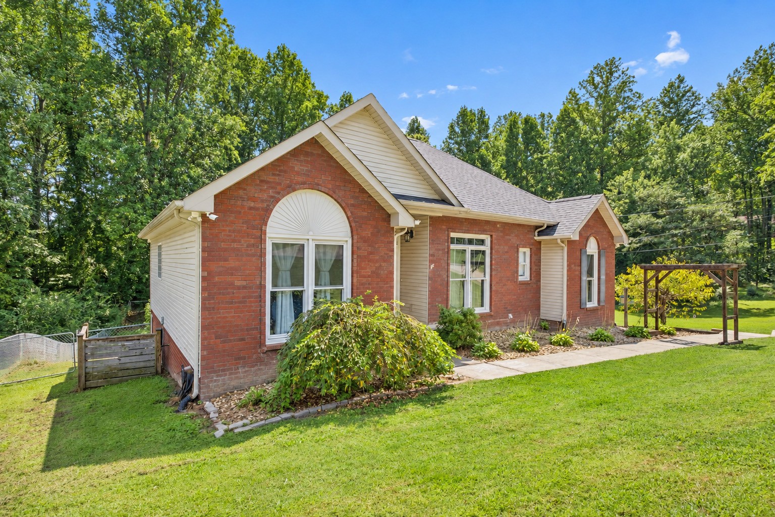 183 Hickory Hollow Dr Property Photo 1