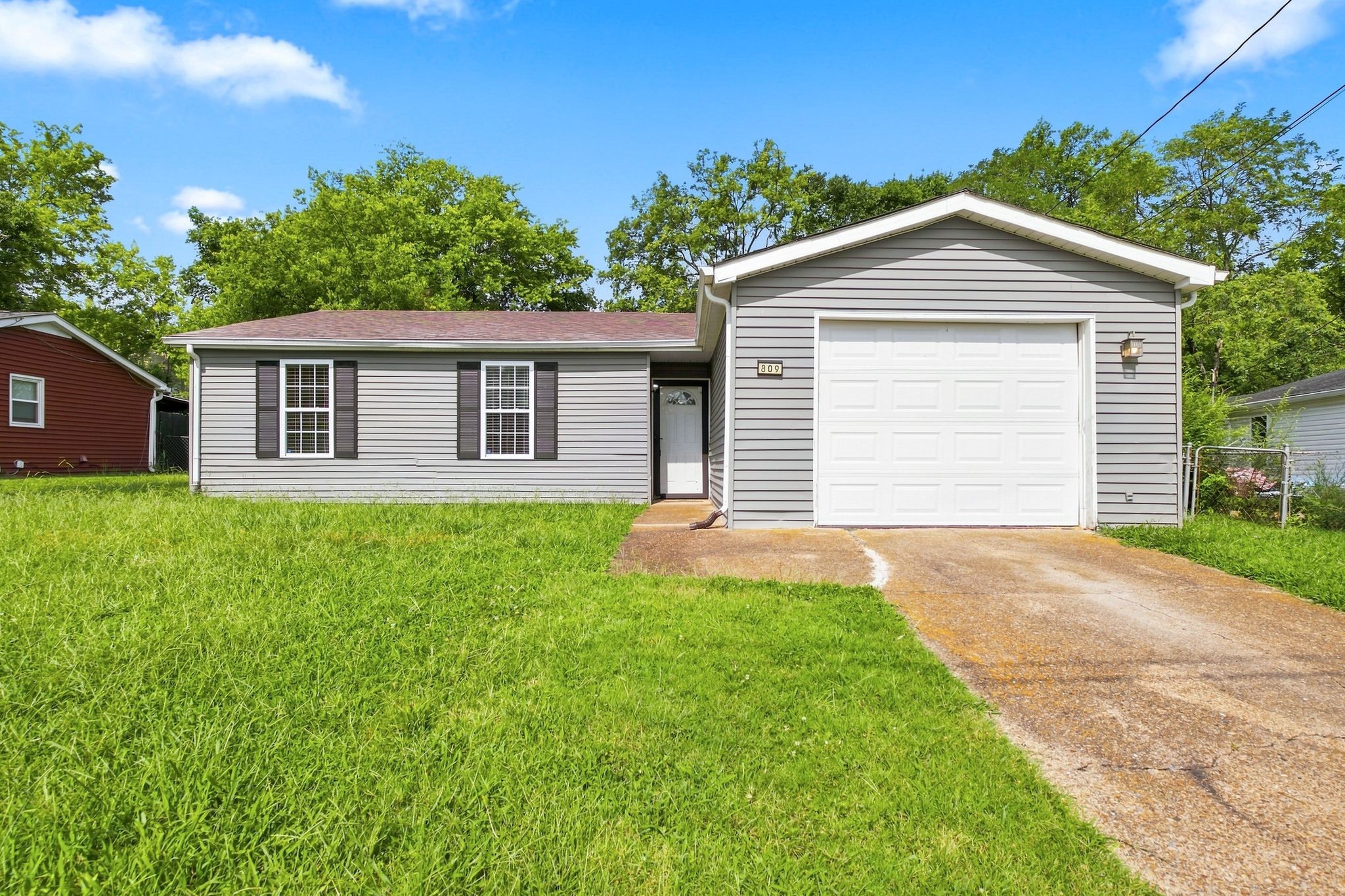 809 Fawn Ln Property Photo 1