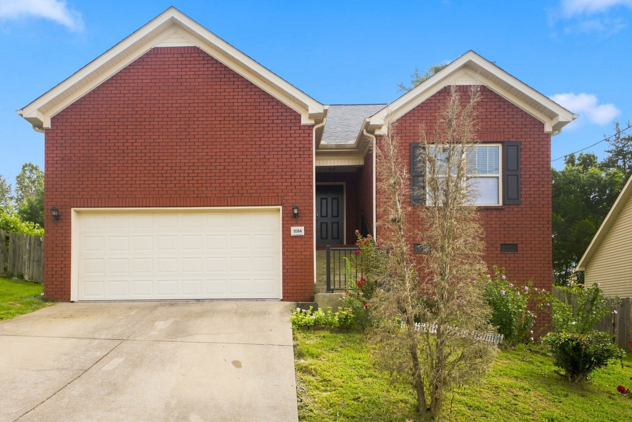 1084 Shire Dr Property Photo 1