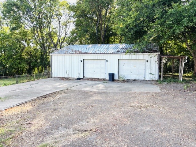 129 N Forrest Ave Property Photo 16
