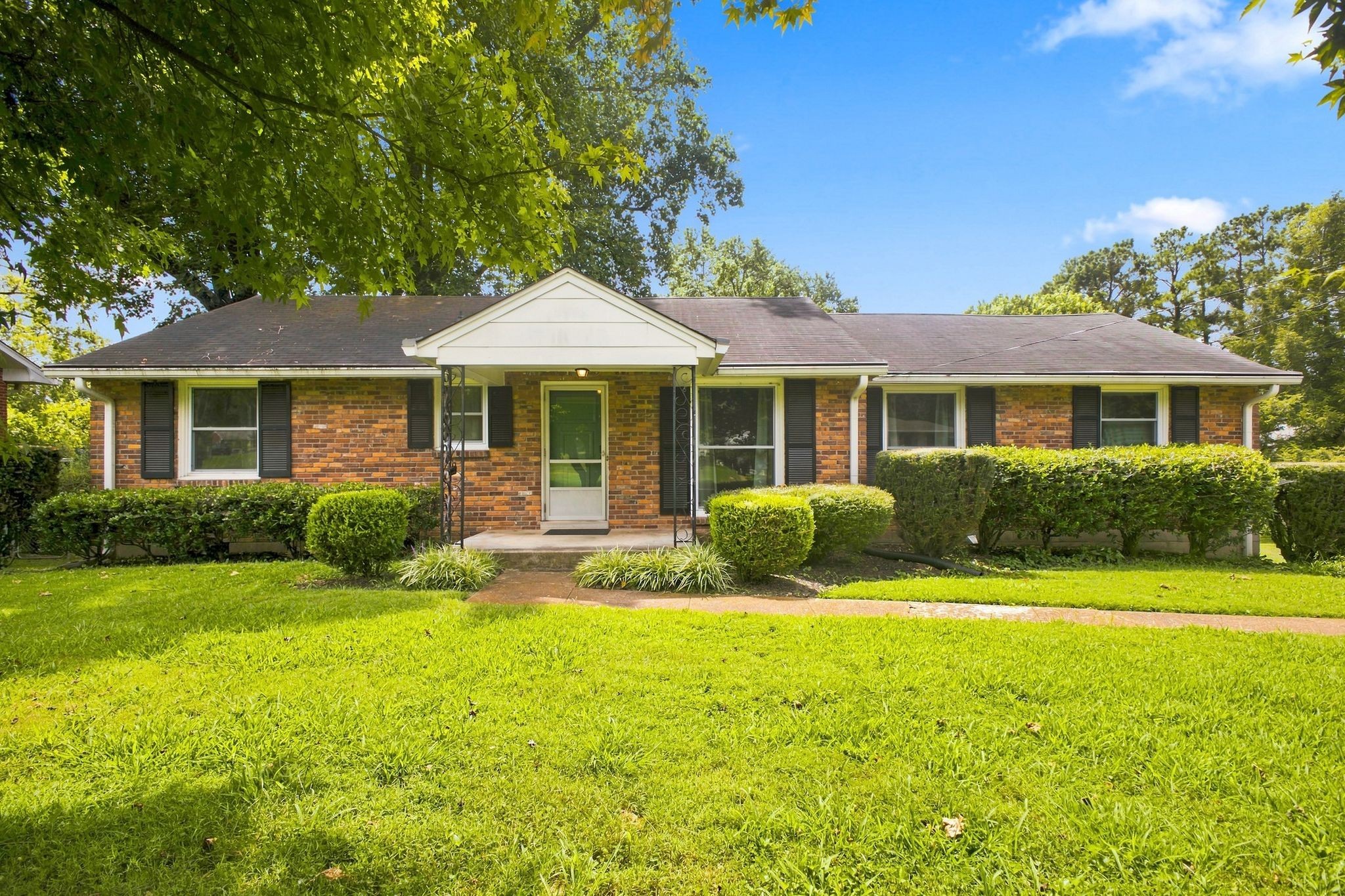 5005 Whispering Hills Ct Property Photo 1