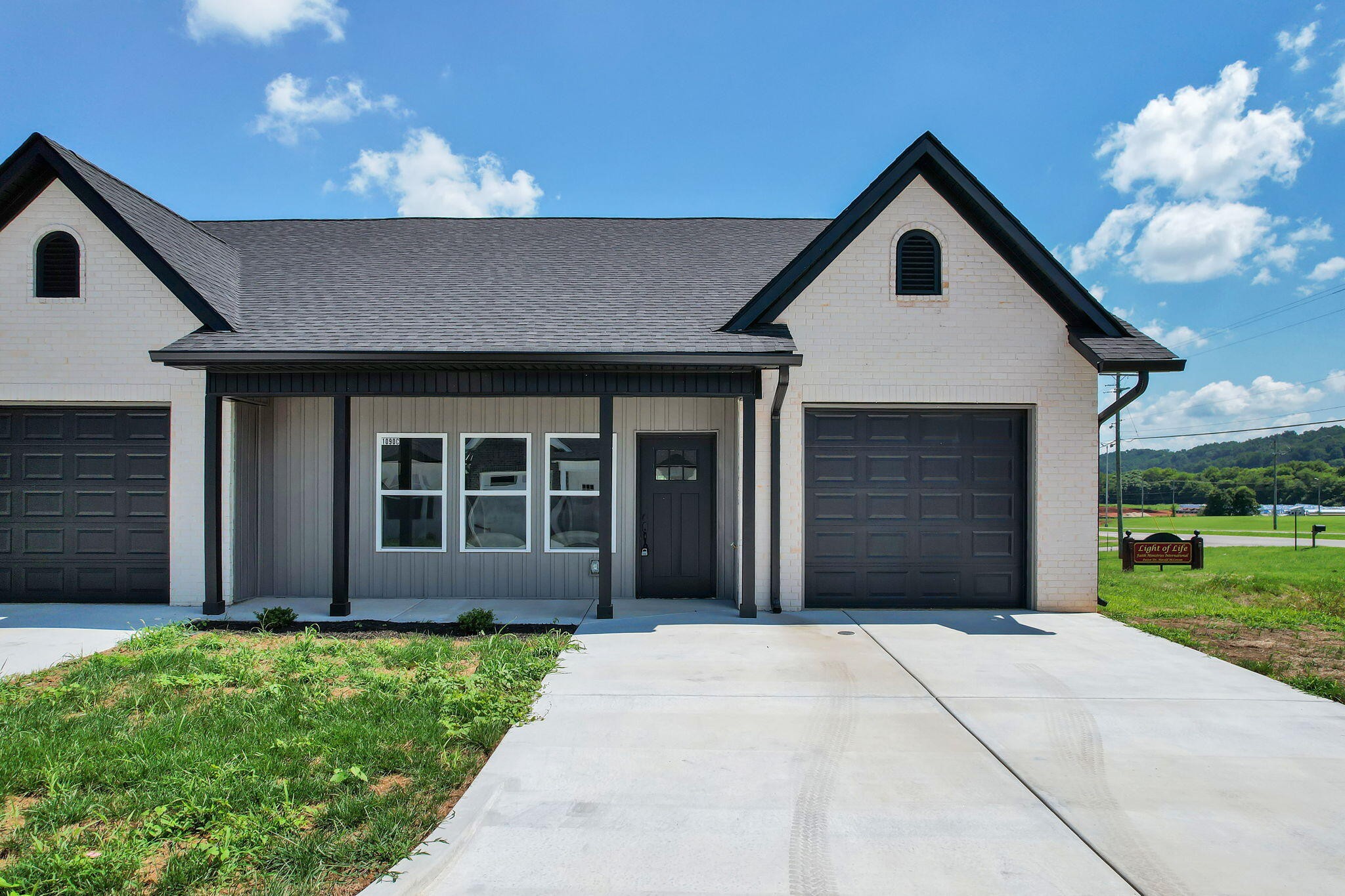1090 Congress Parkway, N Property Photo 1