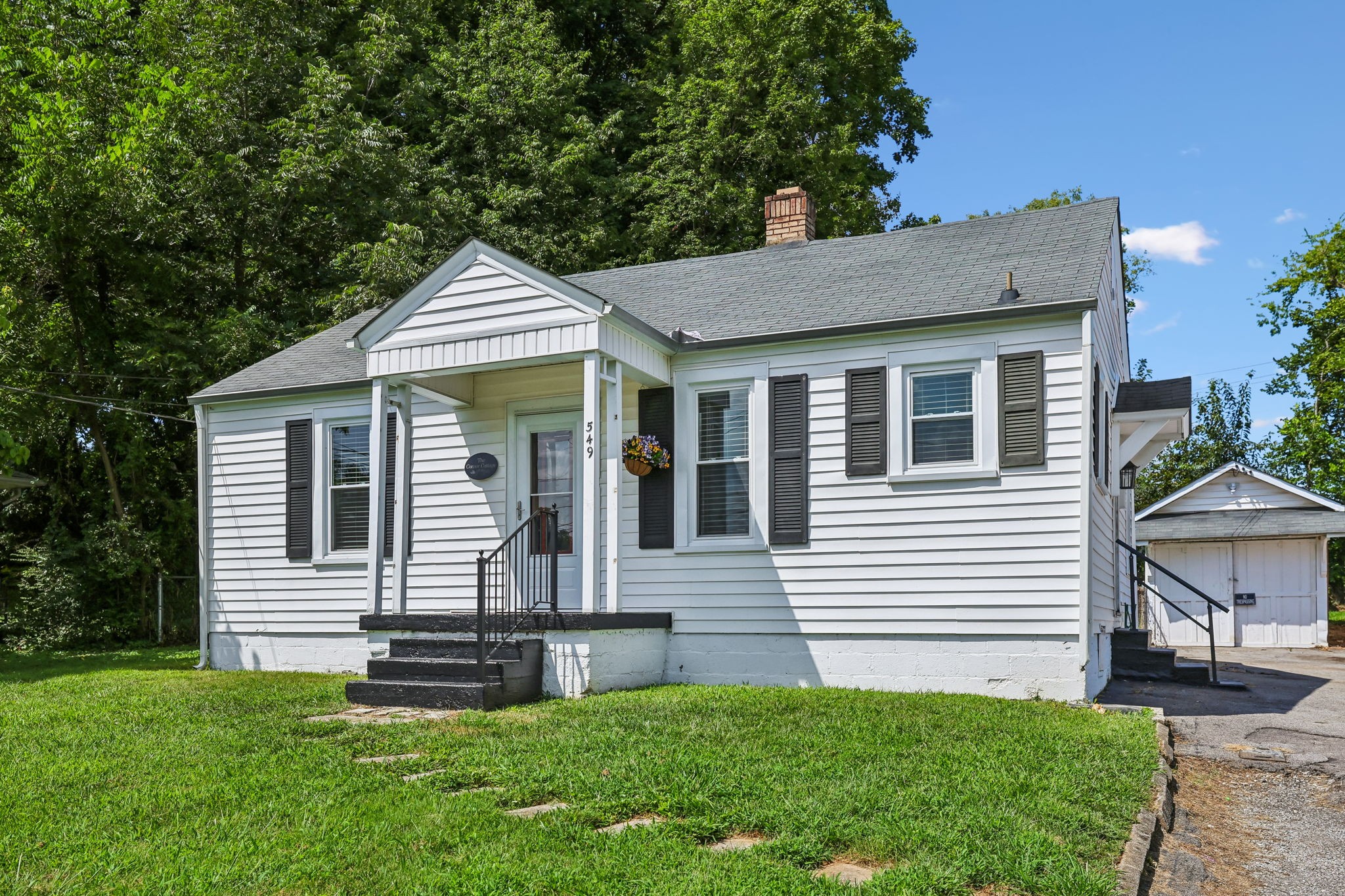 549 Crossway Ave Property Photo 3