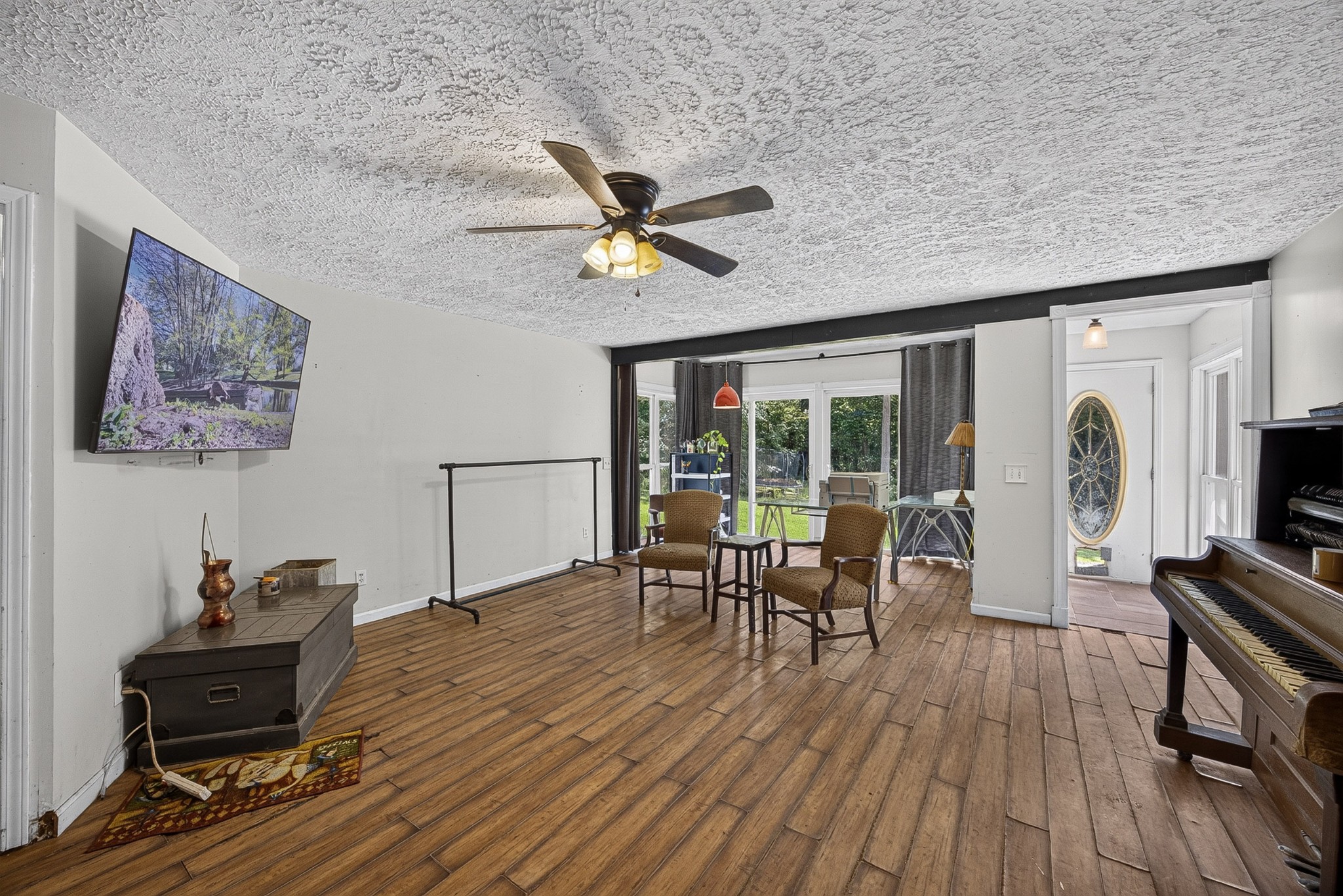 7220 Friendly Rd Property Photo 3