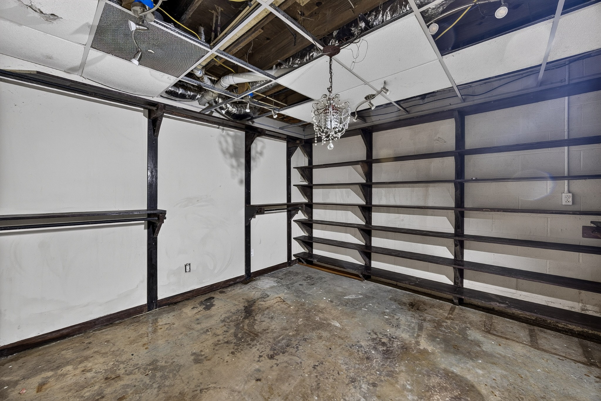 7220 Friendly Rd Property Photo 18
