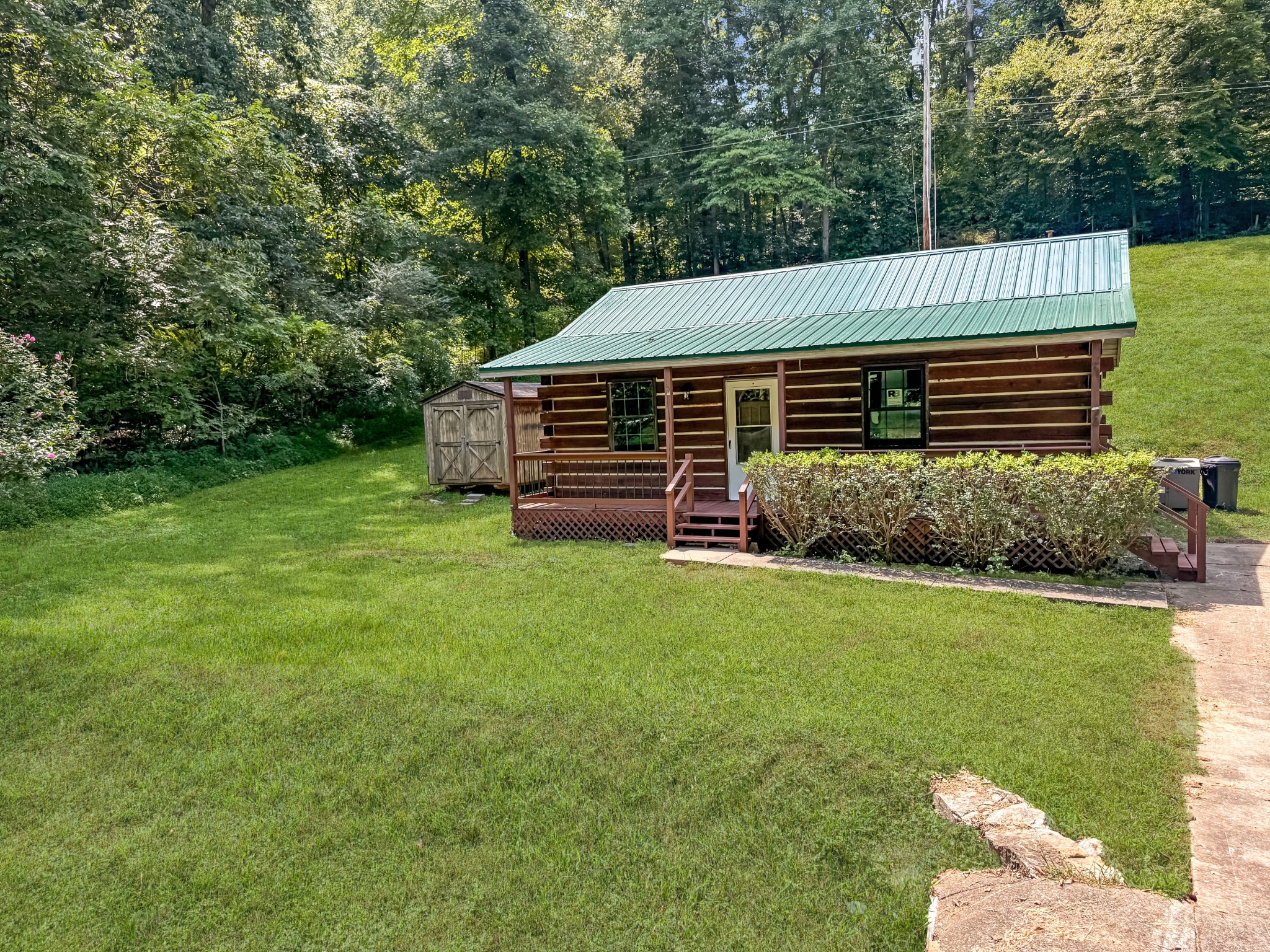 165 Lakeshore Dr Property Photo 1