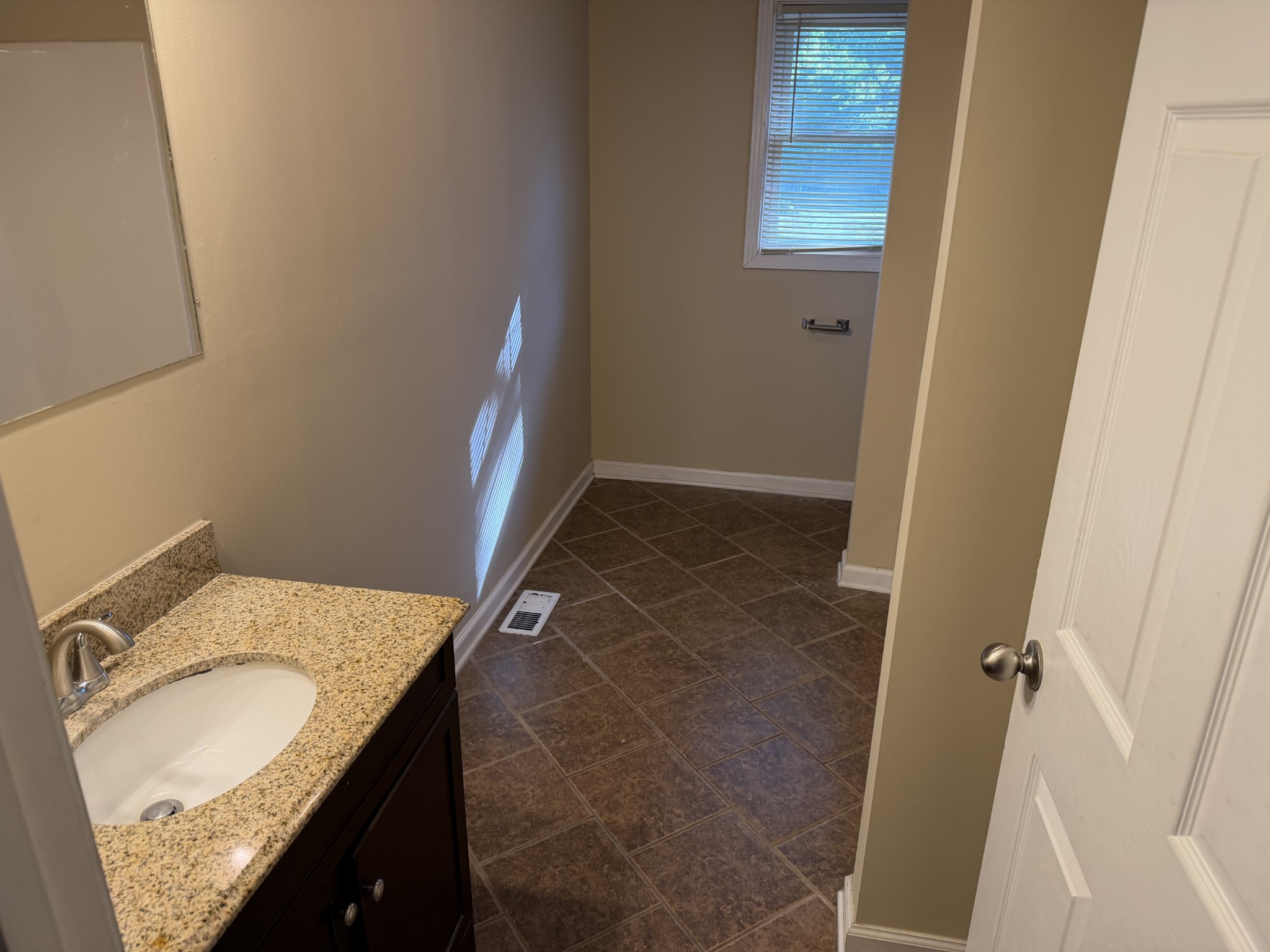 2128 Lambert Dr Property Photo 4