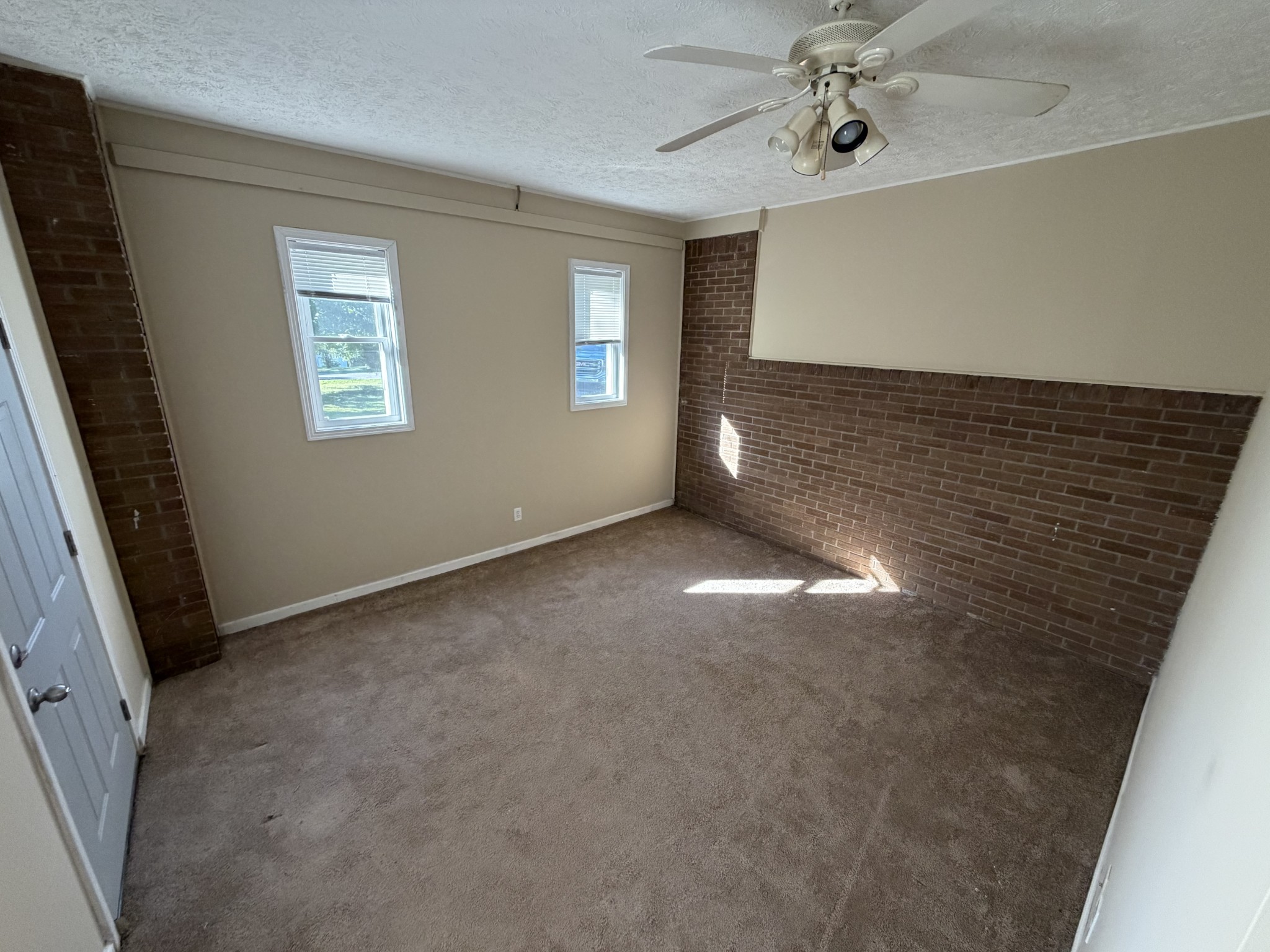 2128 Lambert Dr Property Photo 7