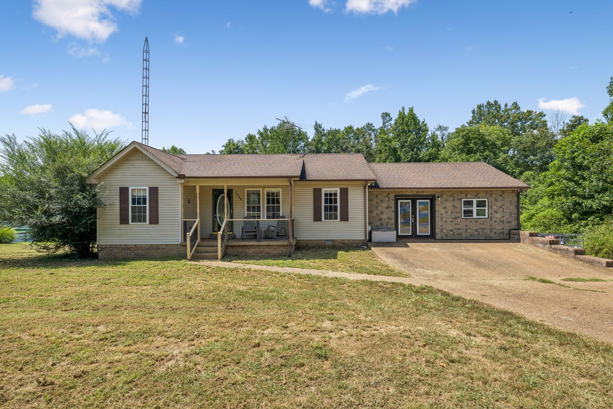 7008 Meadow Dr Property Photo 1