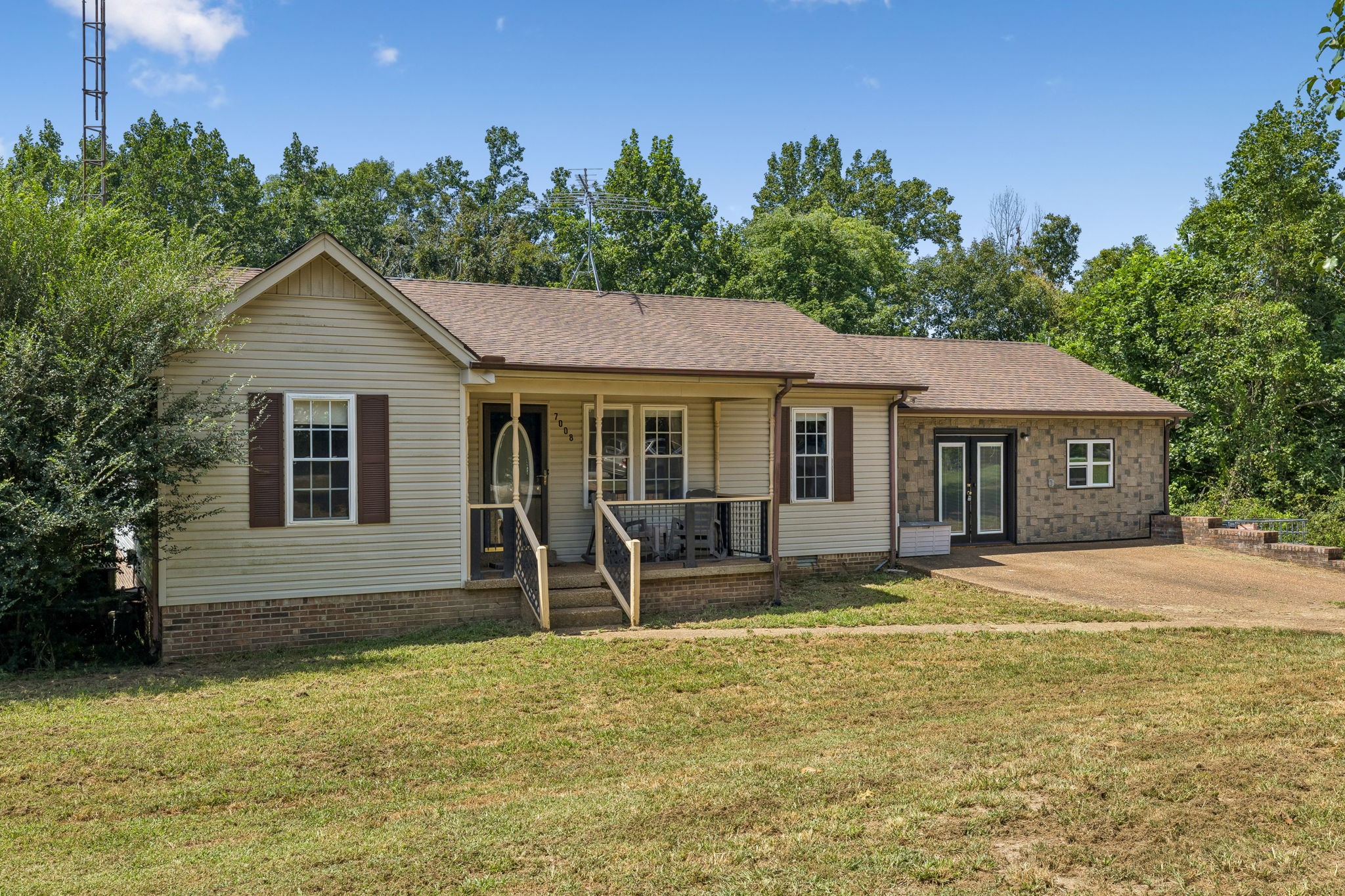 7008 Meadow Dr Property Photo 3