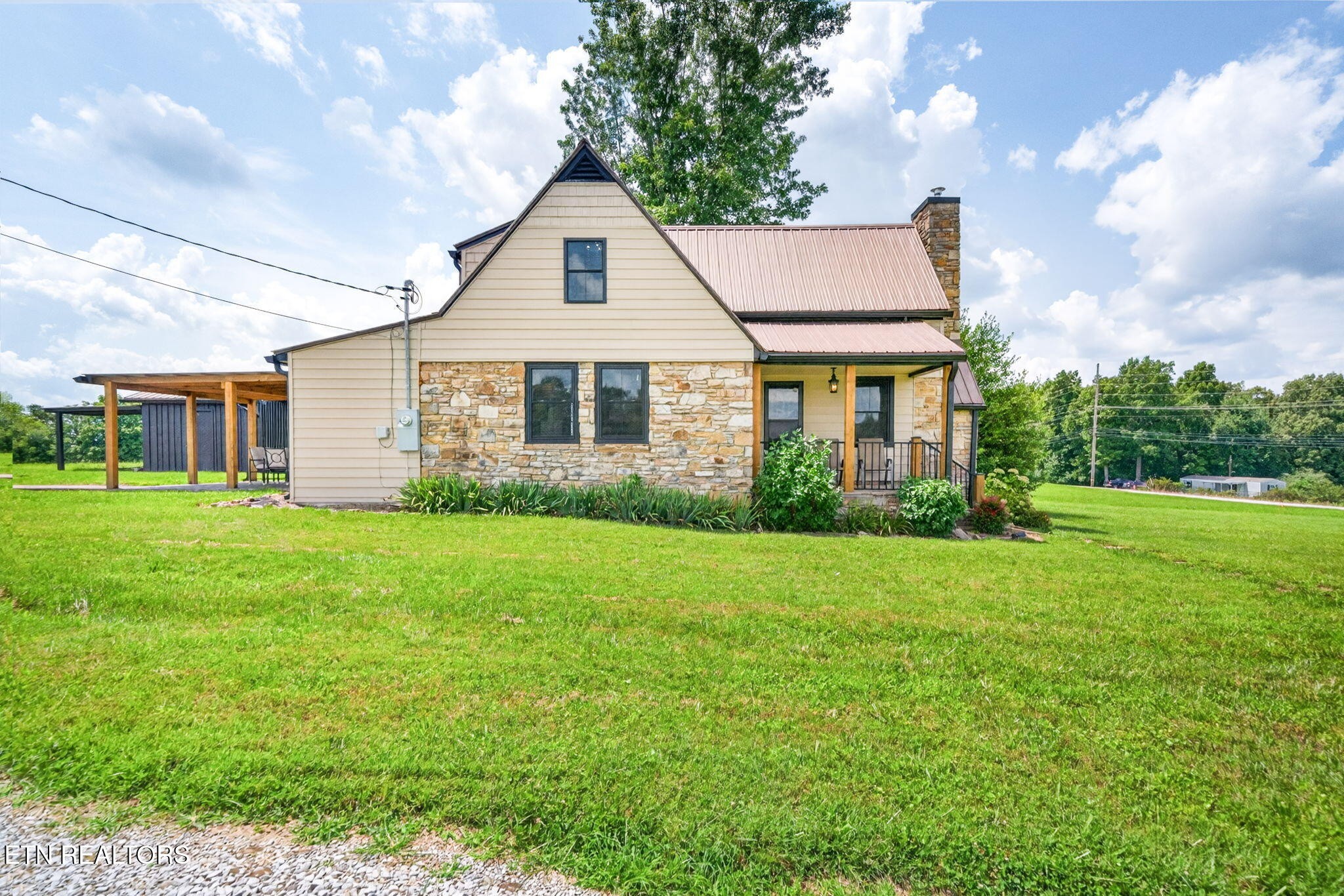 1502 Pigeon Ridge Rd Property Photo 1