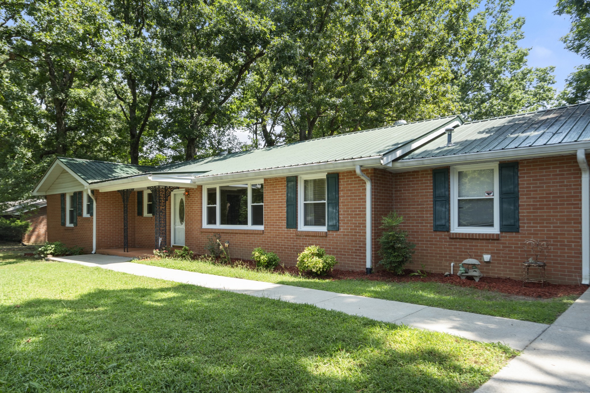 306 Cedarview Dr Property Photo 1