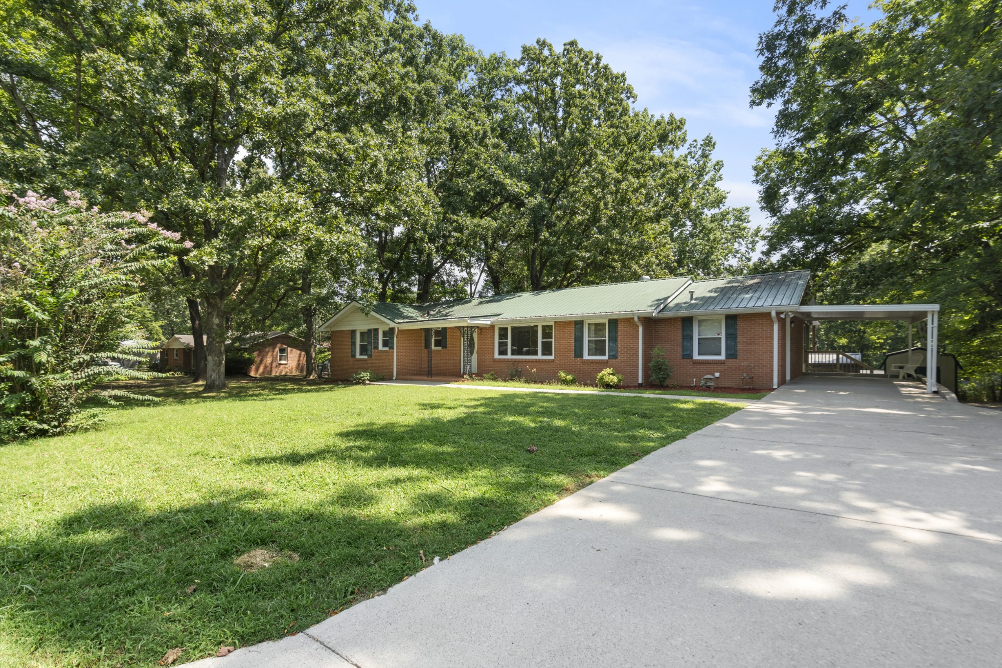 306 Cedarview Dr Property Photo 4