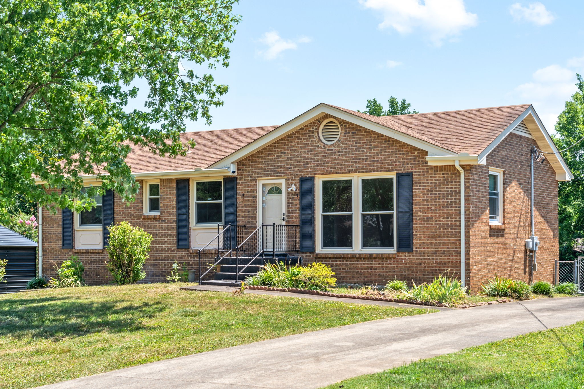 208 Aster Dr Property Photo 1
