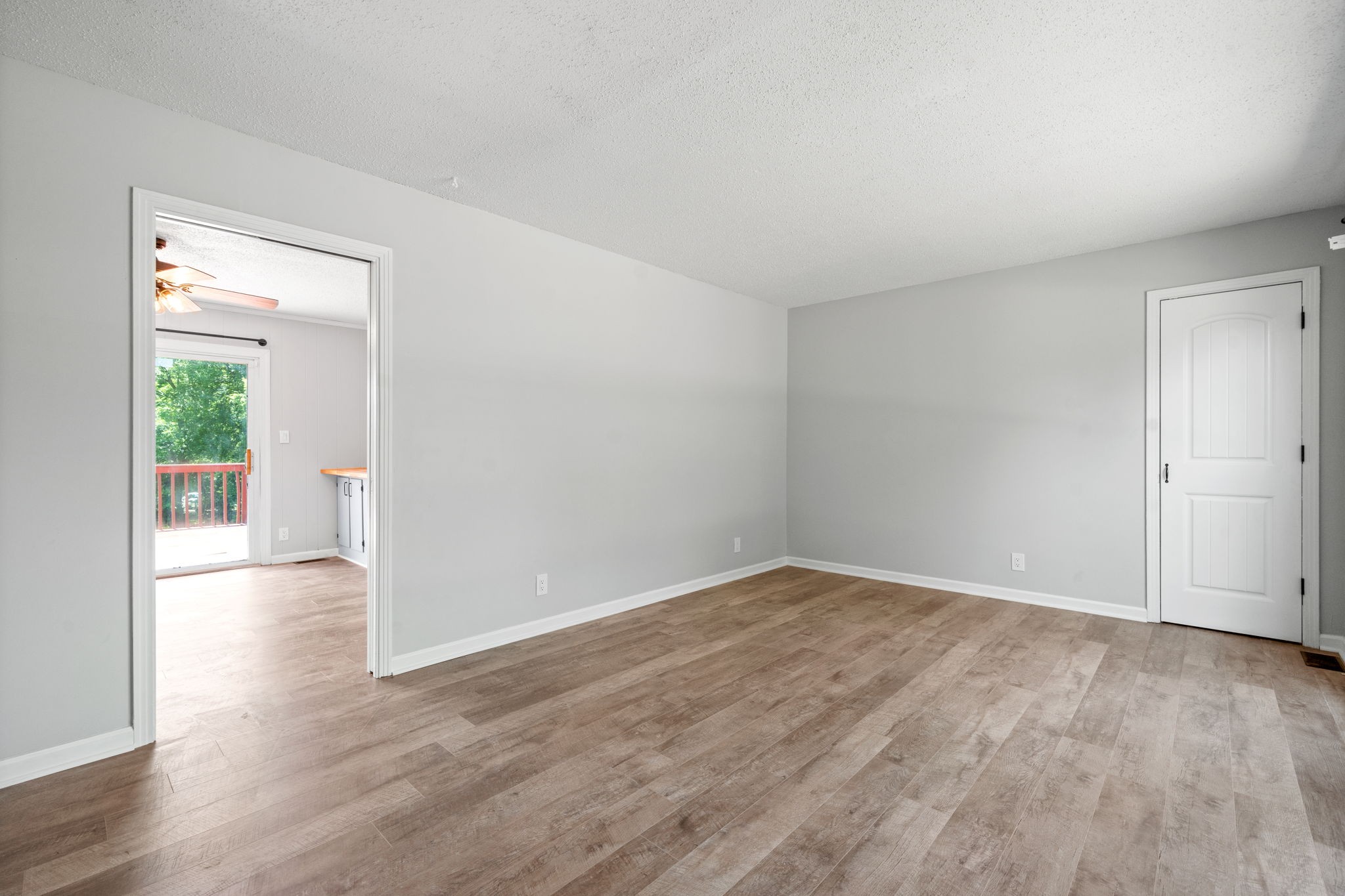 208 Aster Dr Property Photo 6