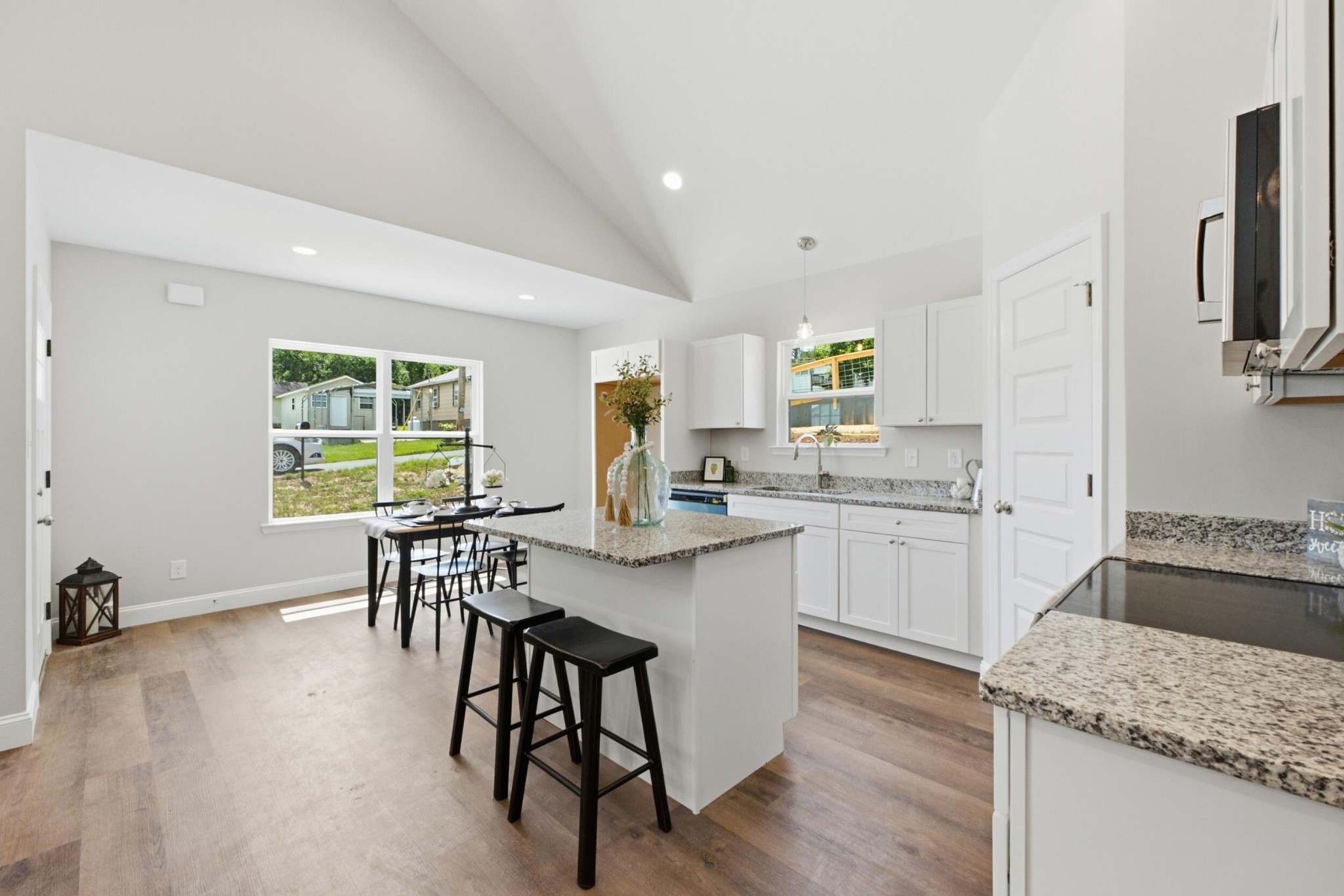 1571 Strawberry Lane, Ne Property Photo 4