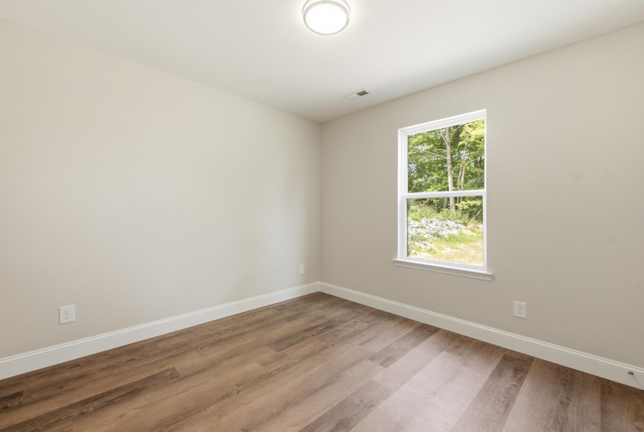 1571 Strawberry Lane, Ne Property Photo 15
