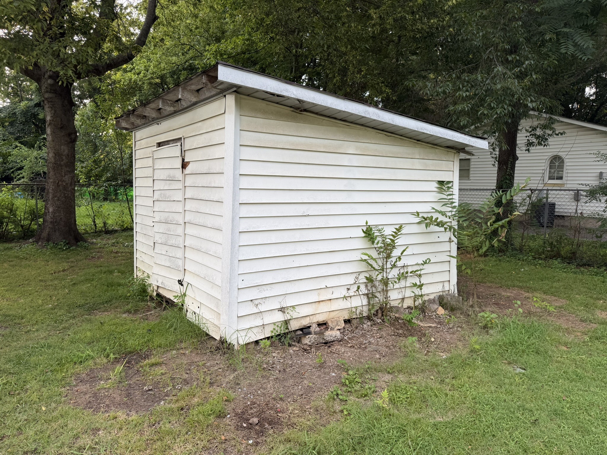 429 Forrest St Property Photo 3