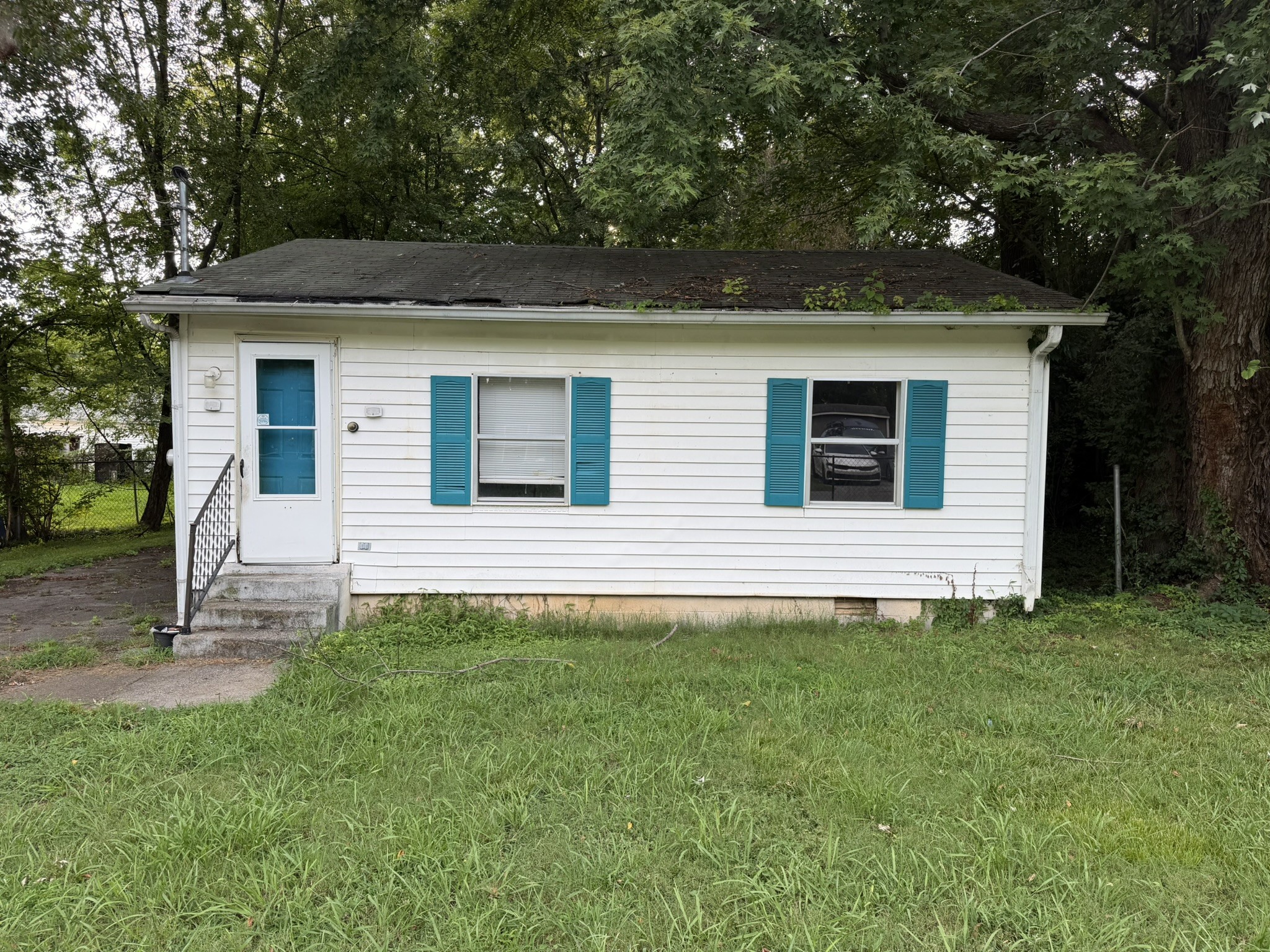 715 Lee St Property Photo 1