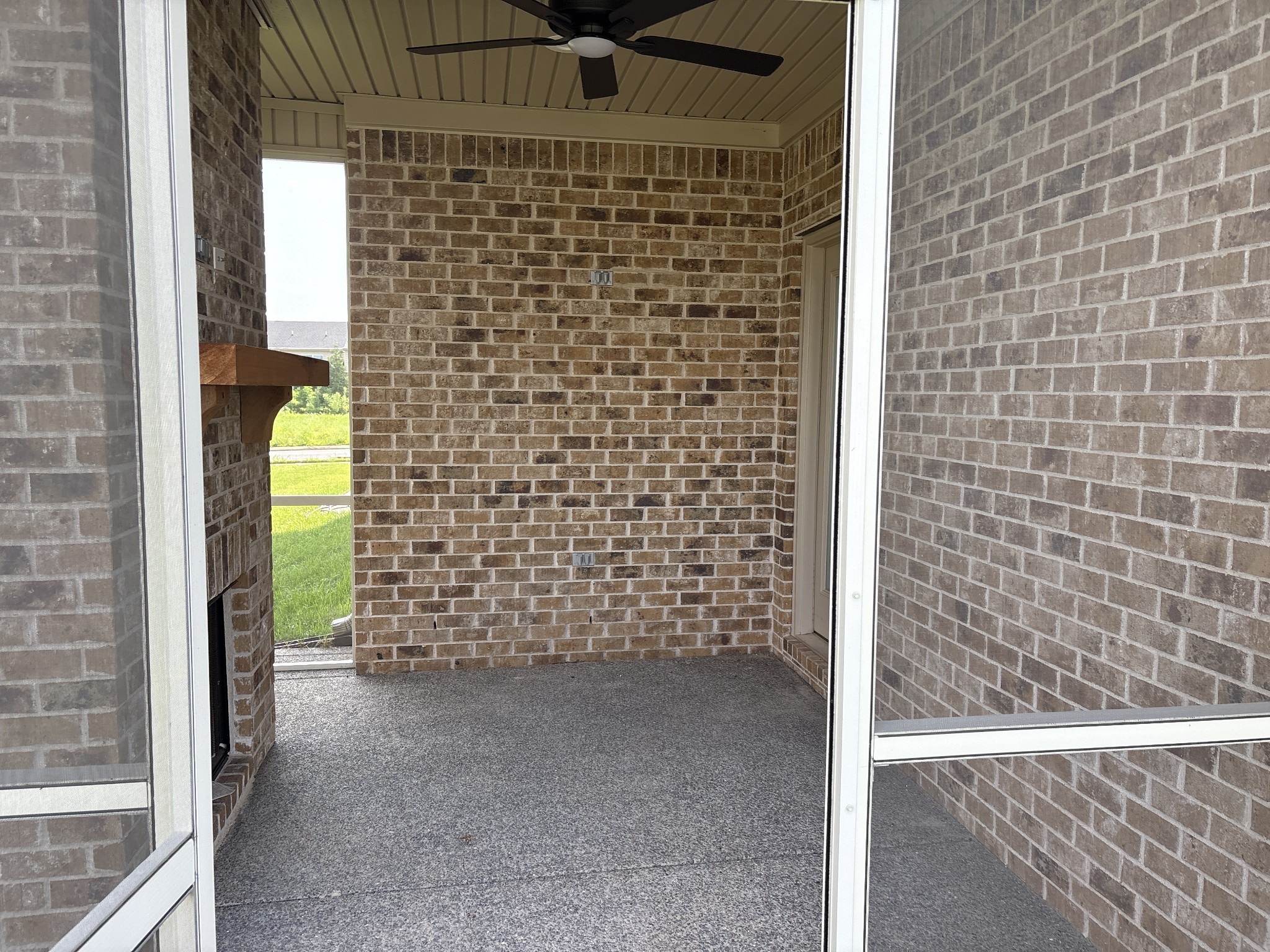 927 Licinius Ln Property Photo 9