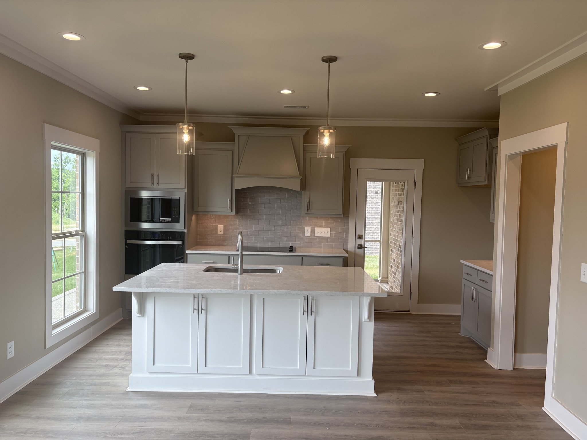 927 Licinius Ln Property Photo 16