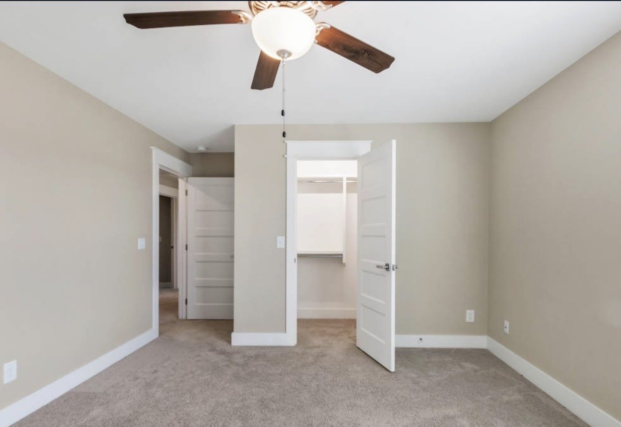 927 Licinius Ln Property Photo 30