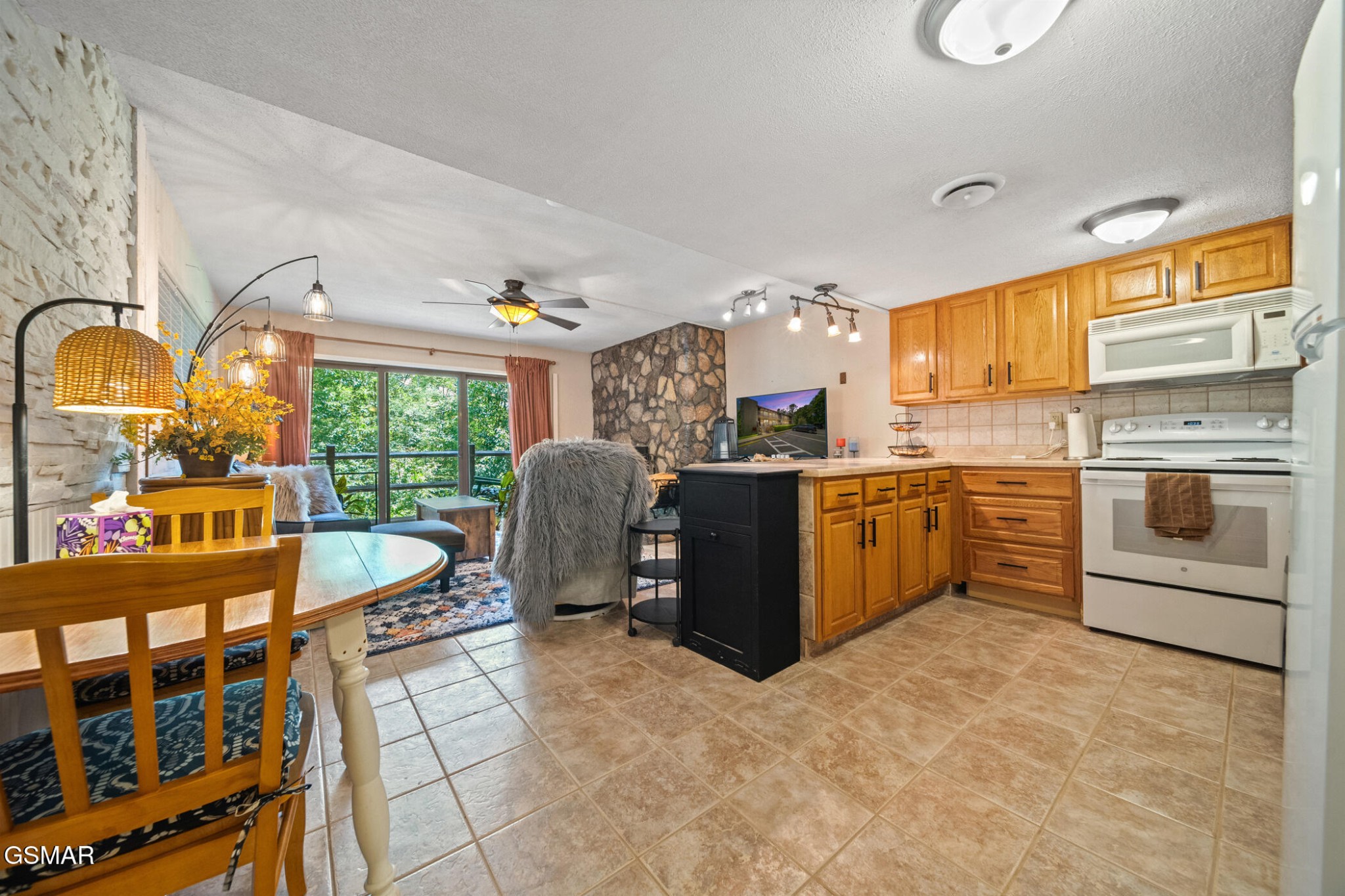 1081 Cove Road Property Photo 7