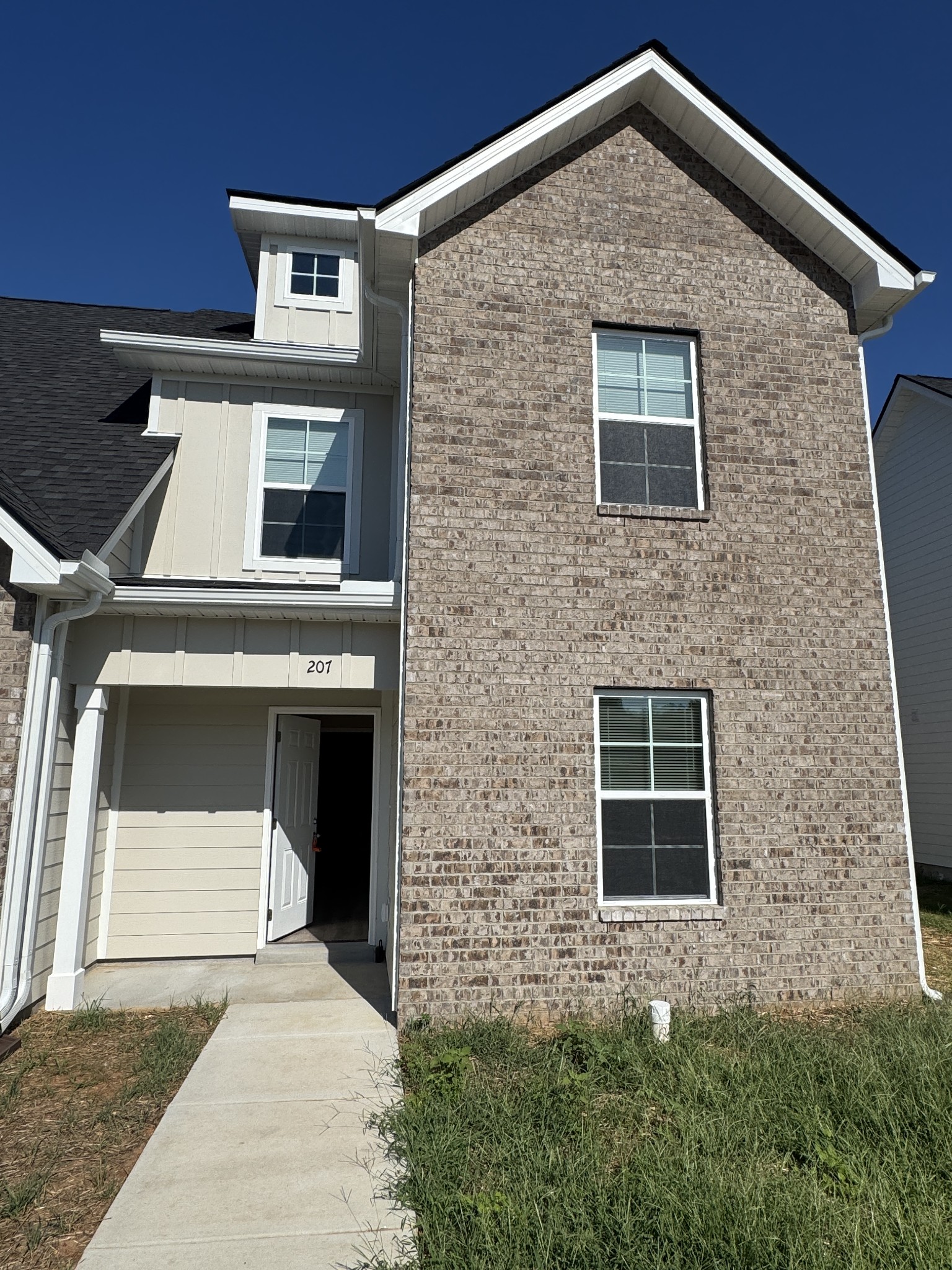 207 Mountaindale Dr Property Photo 2