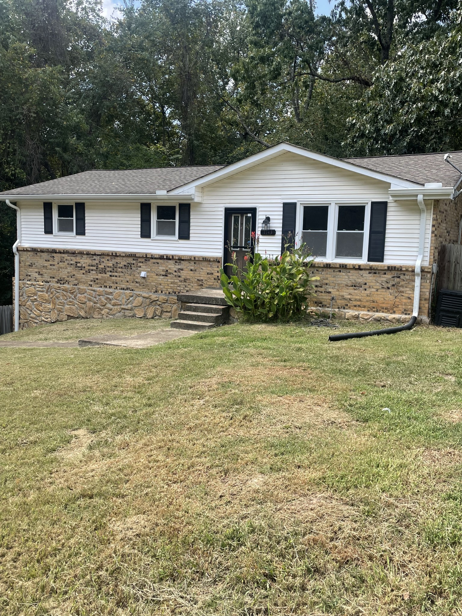 1143 Chestnut Dr Property Photo 1
