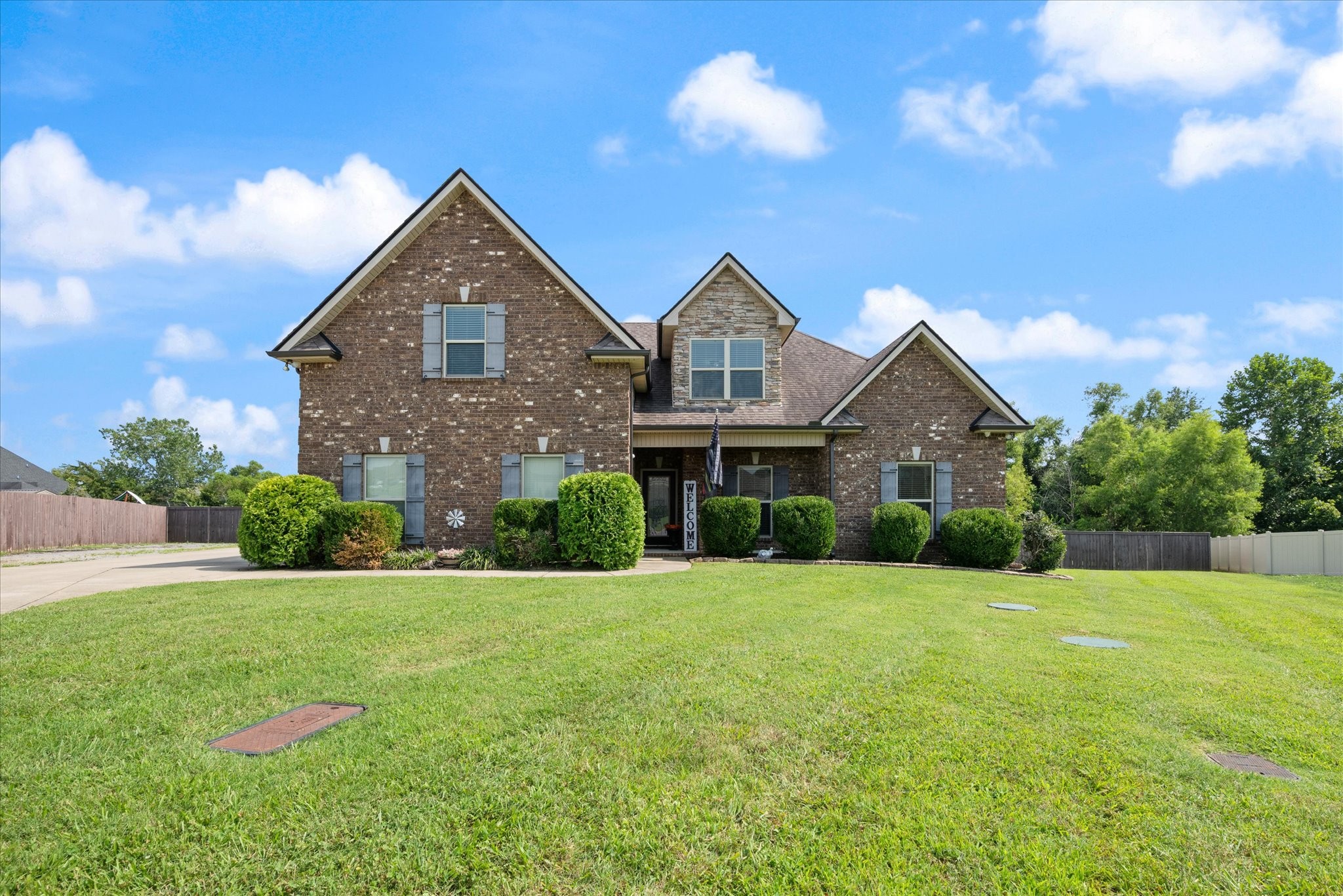 1002 Sycamore Leaf Way