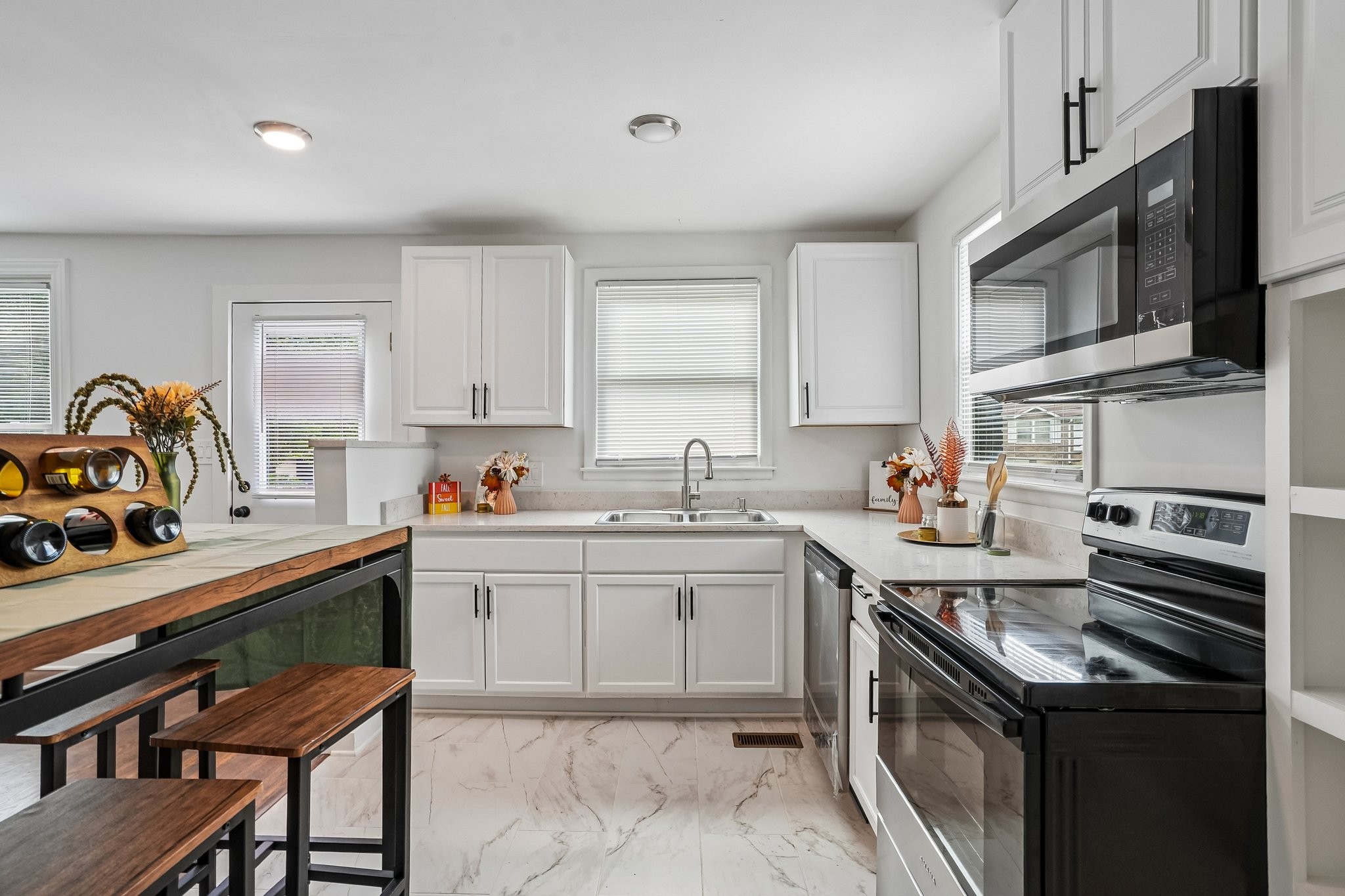 1467 Snell Blvd Property Photo 3