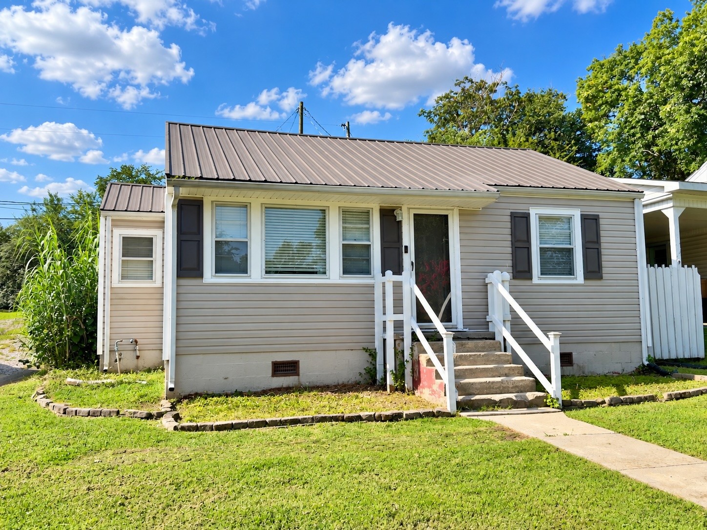 109 Parker St Property Photo 2