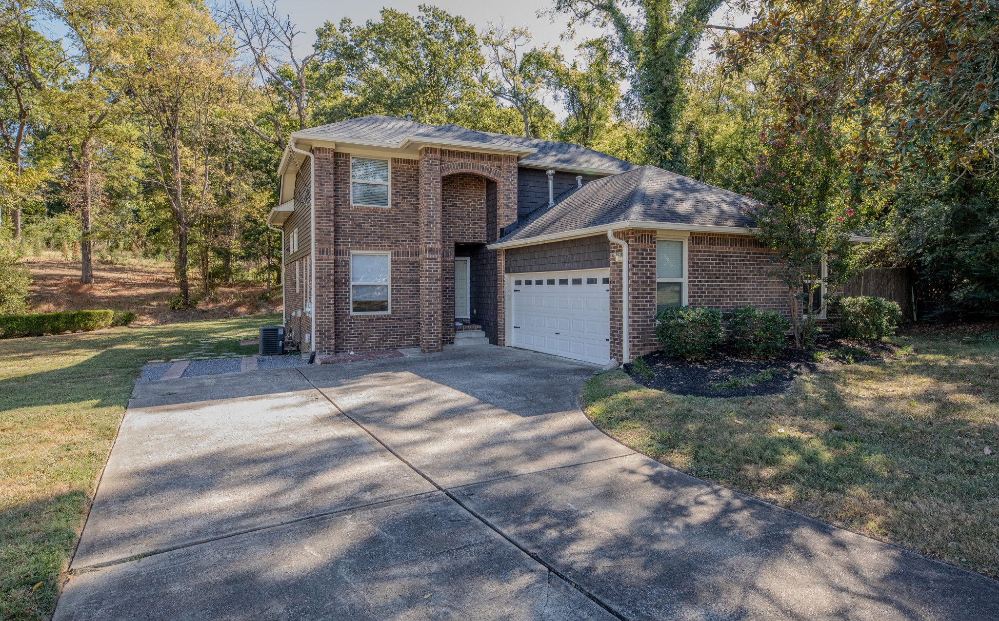1748 Ridgemere Ct Property Photo 2