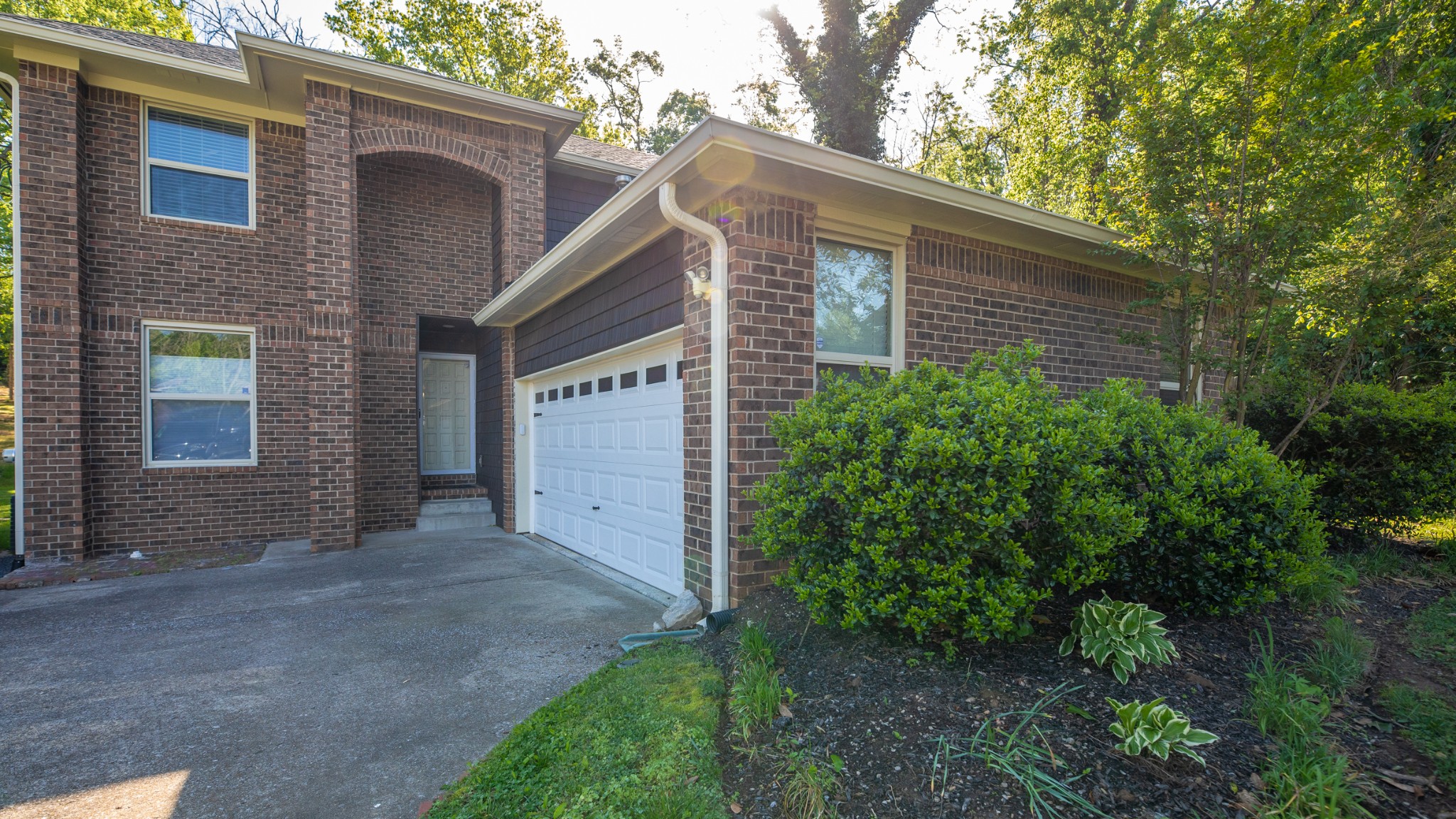 1748 Ridgemere Ct Property Photo 3