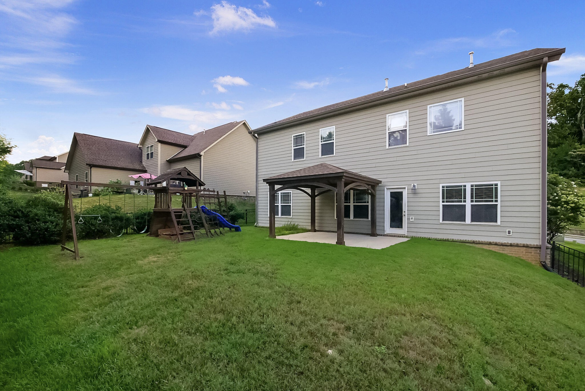 1276 Bridgeview Drive Property Photo 3