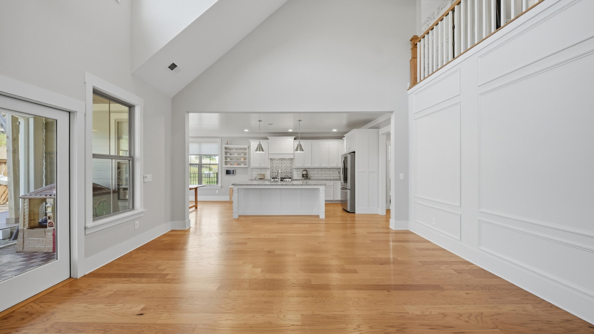 10607 Flicker Way Property Photo 6