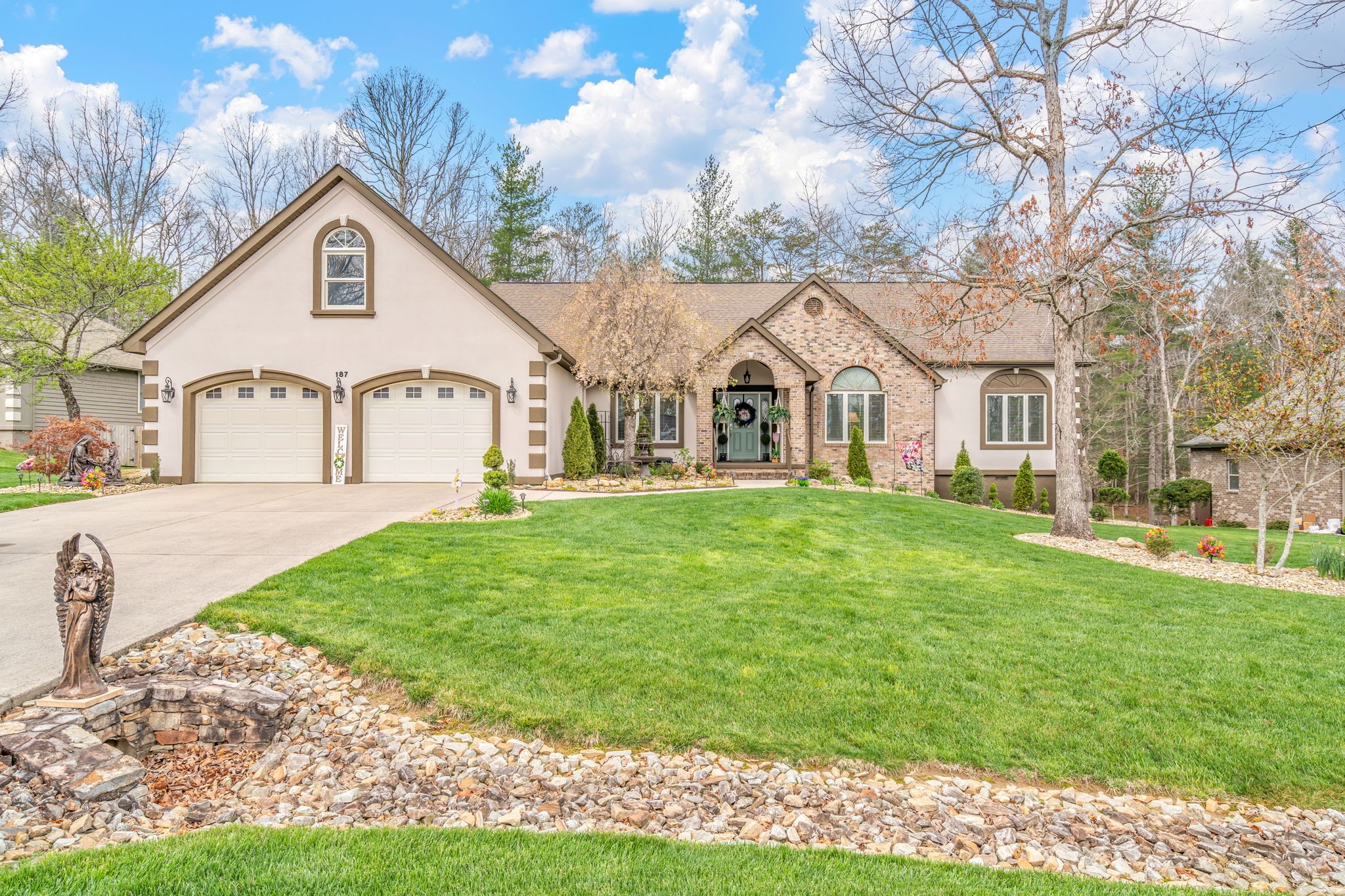 187 Forest View Dr