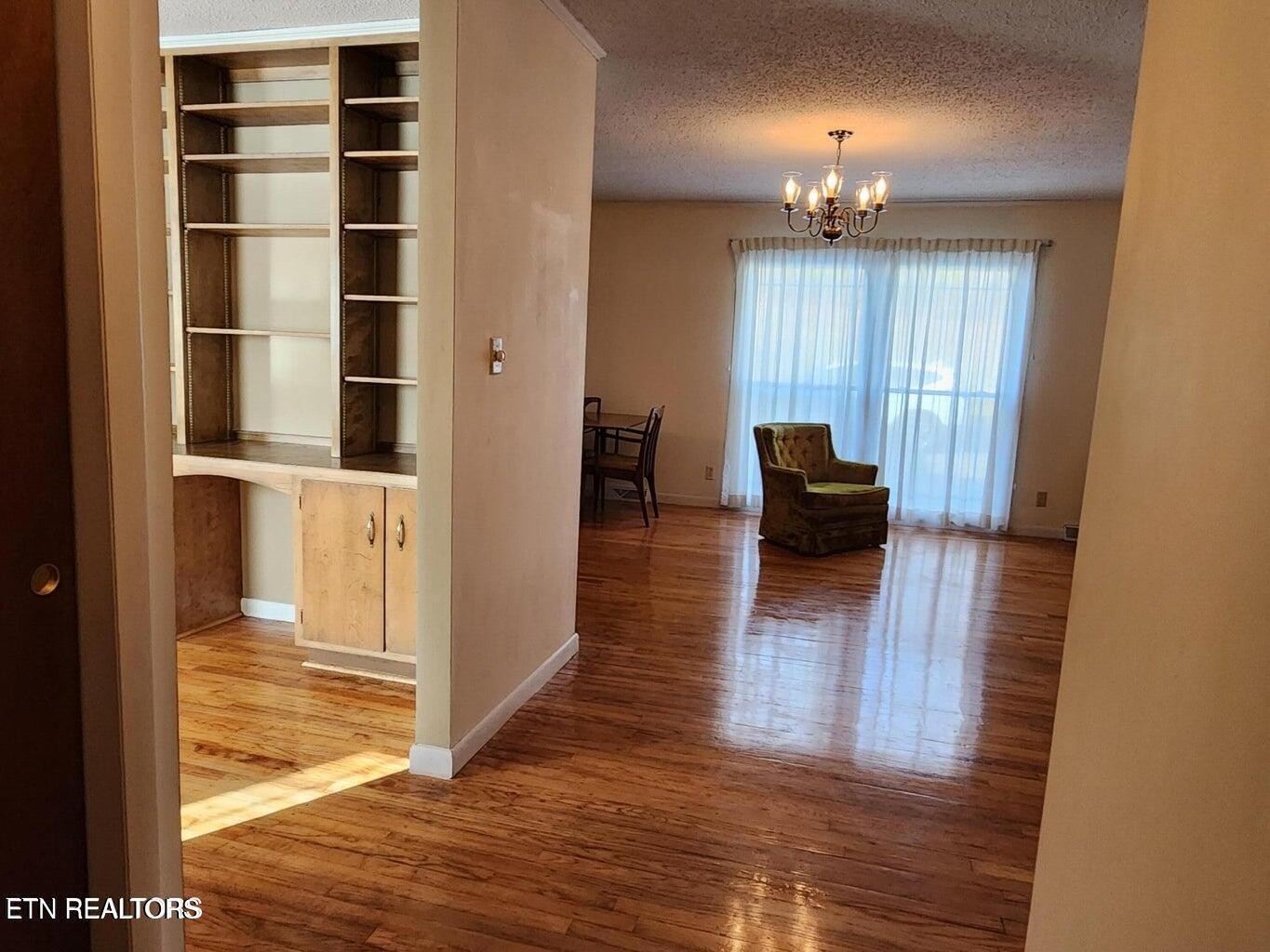 1506 Ridgeway Circle Property Photo 6