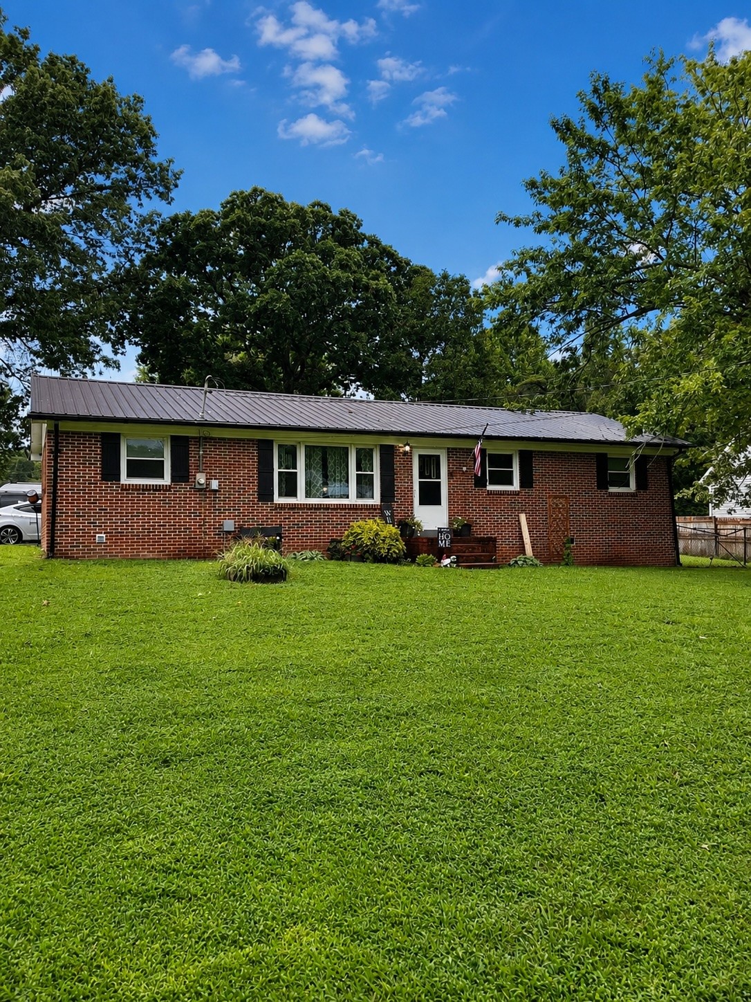 205 Dawn Dr Property Photo 1
