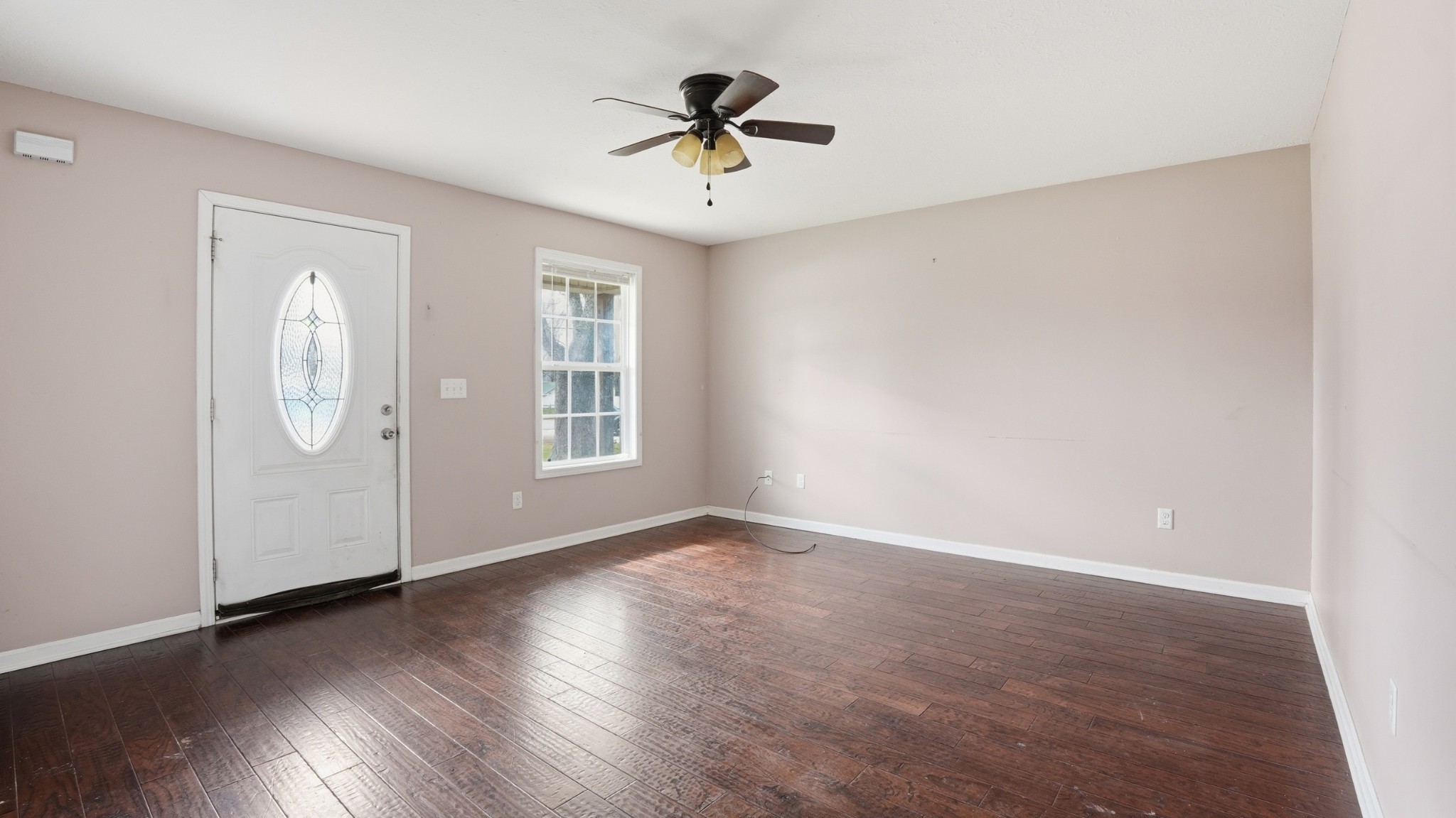 210 White Oak St Property Photo 2