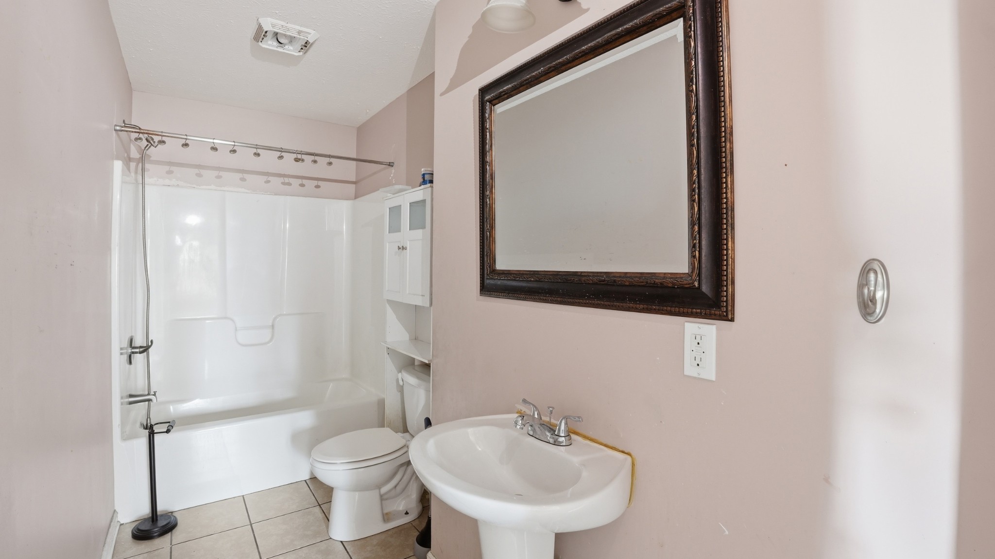 210 White Oak St Property Photo 4