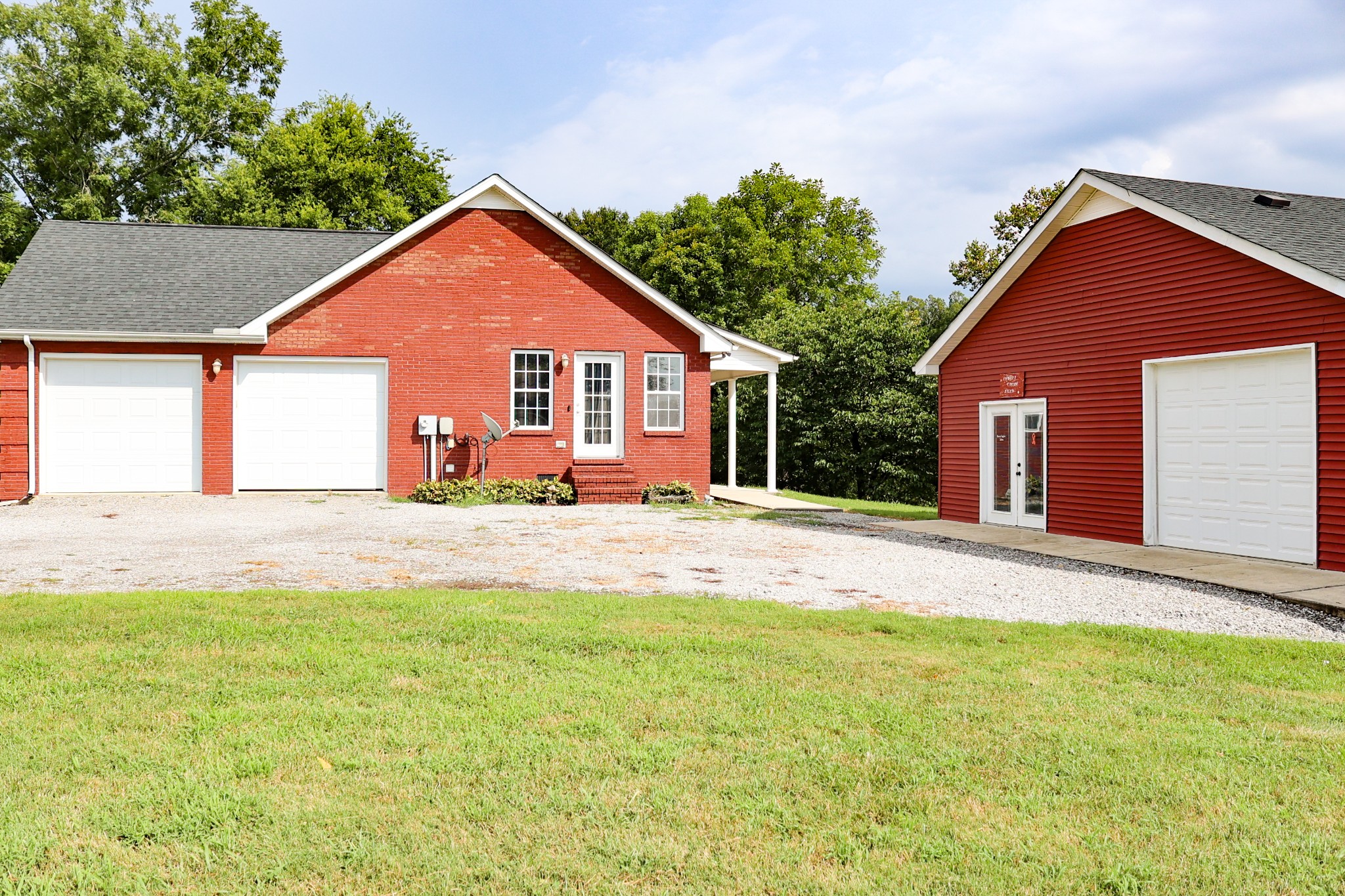 4693 Shelbyville Rd Property Photo 6