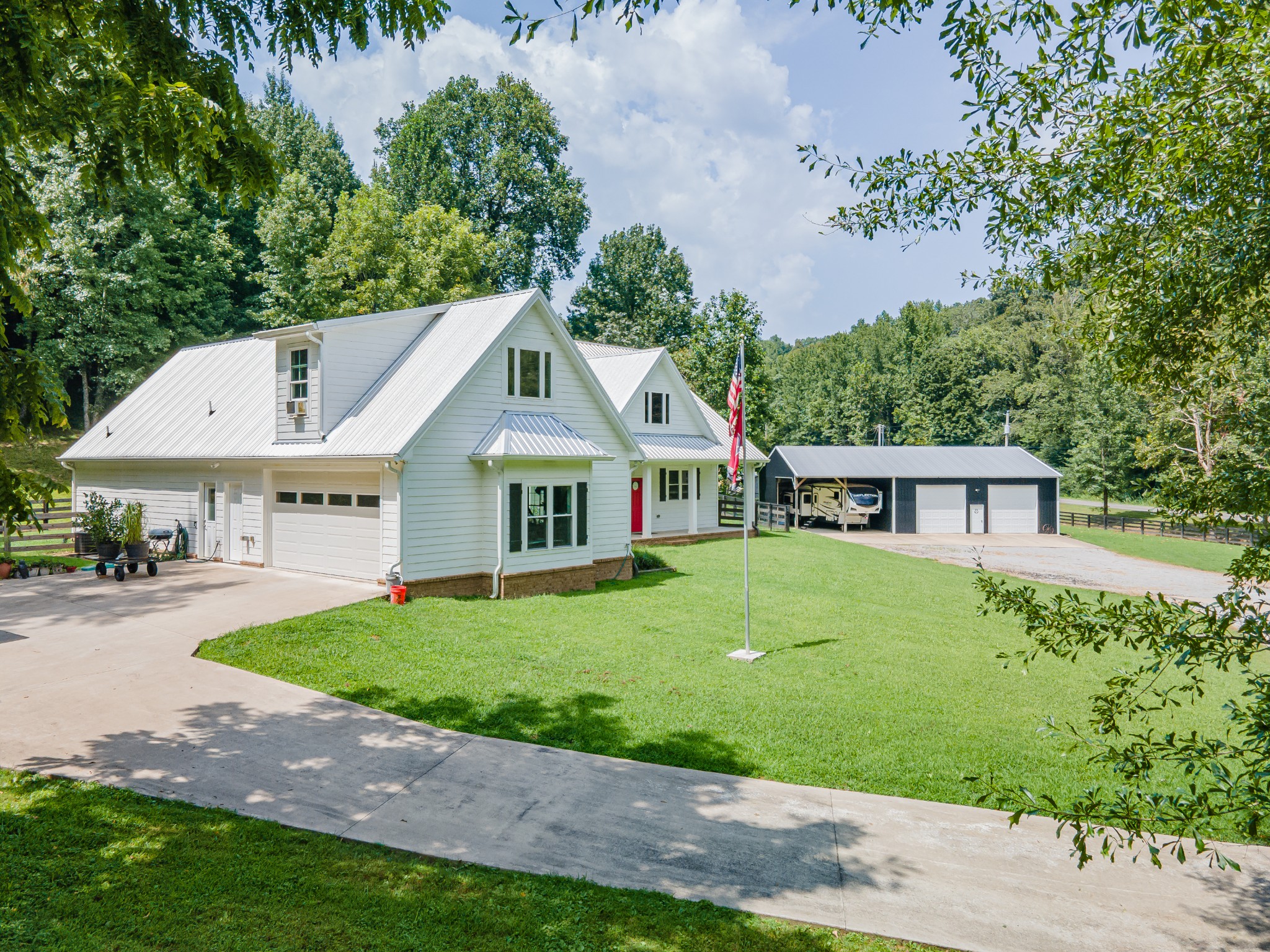 1049 Williams Hollow Rd Property Photo 1