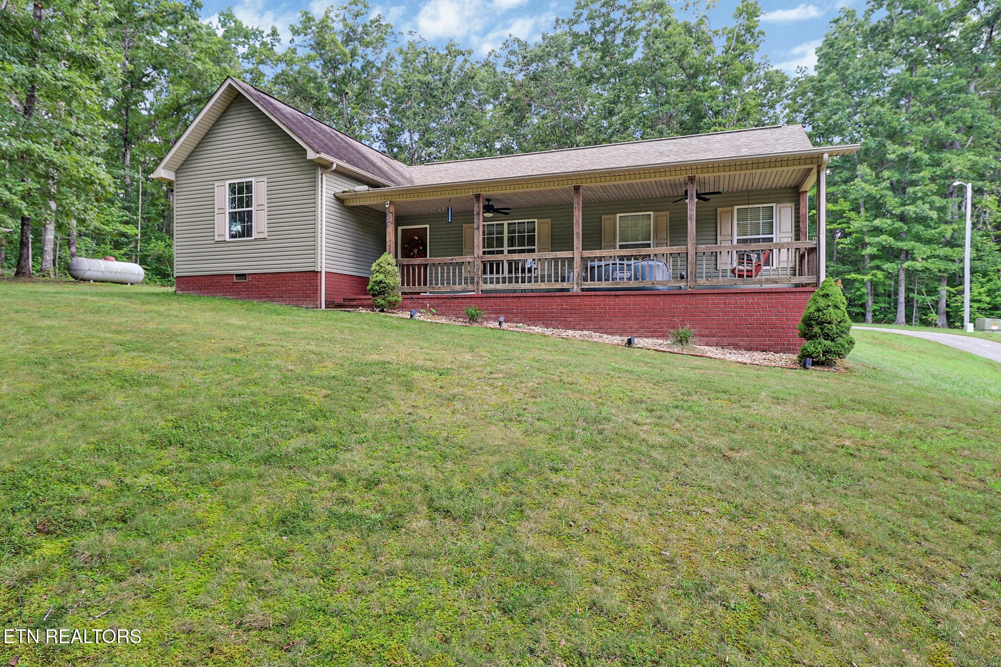 552 Robs Rd Property Photo 2