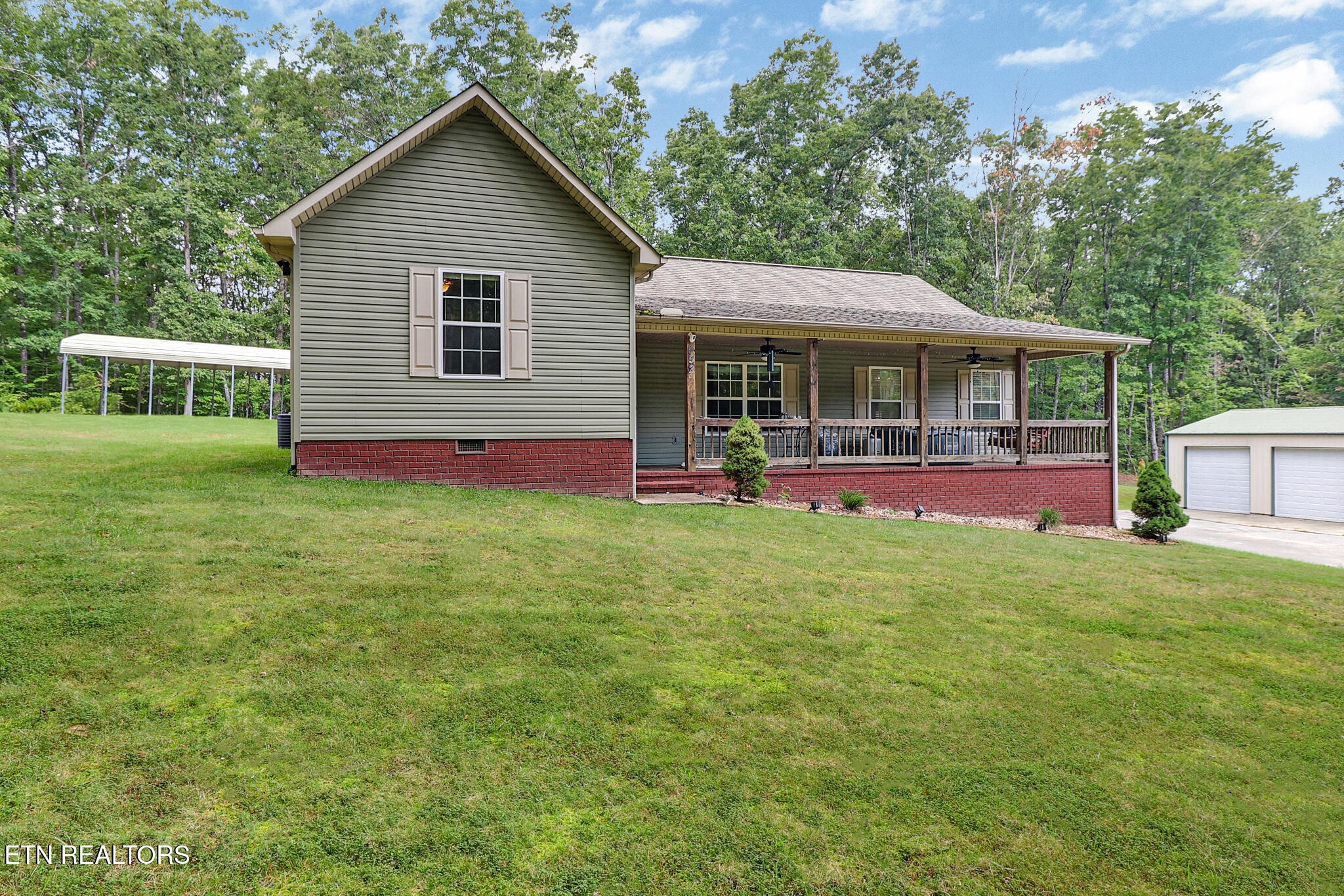 552 Robs Rd Property Photo 3