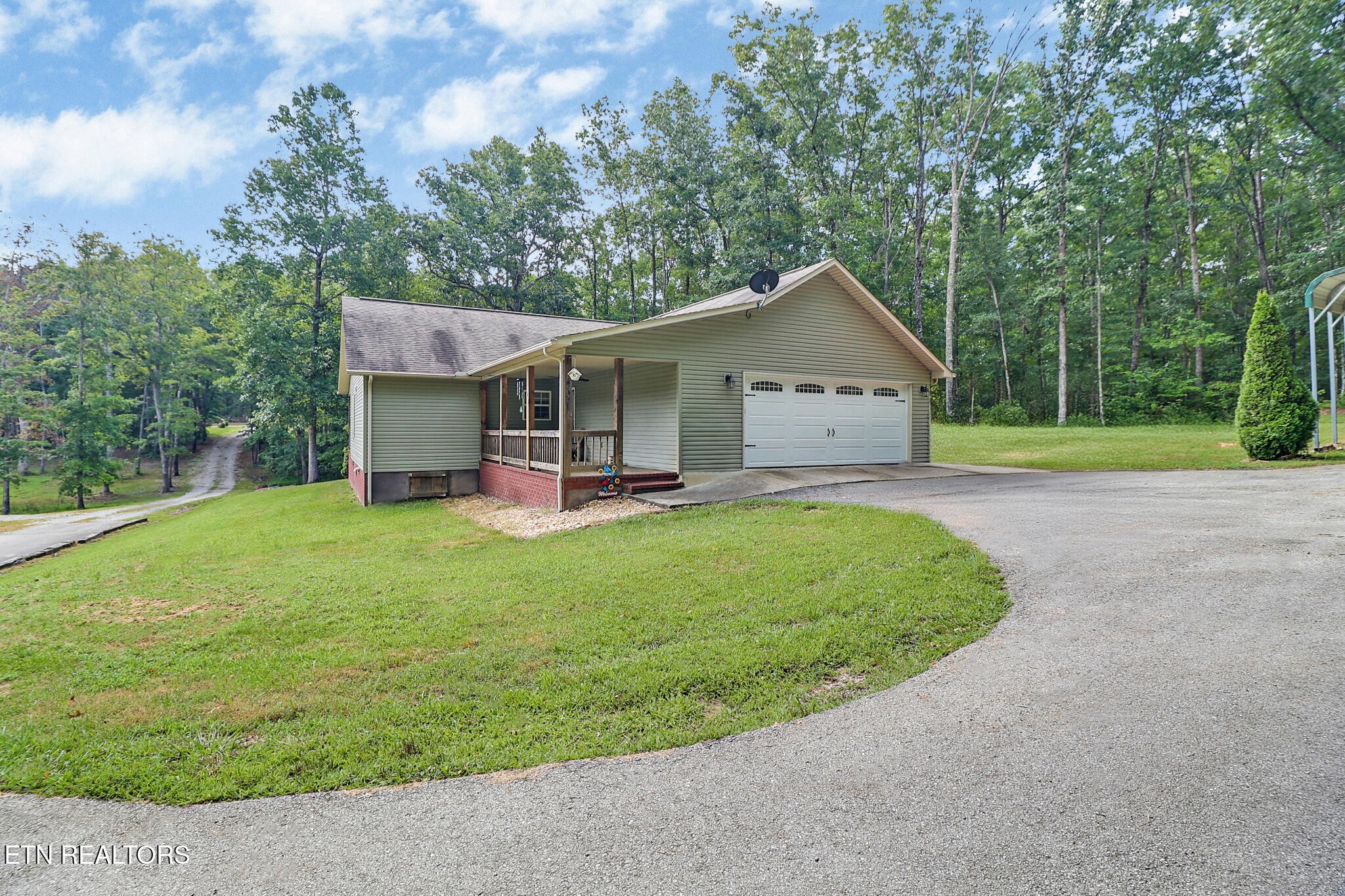 552 Robs Rd Property Photo 4