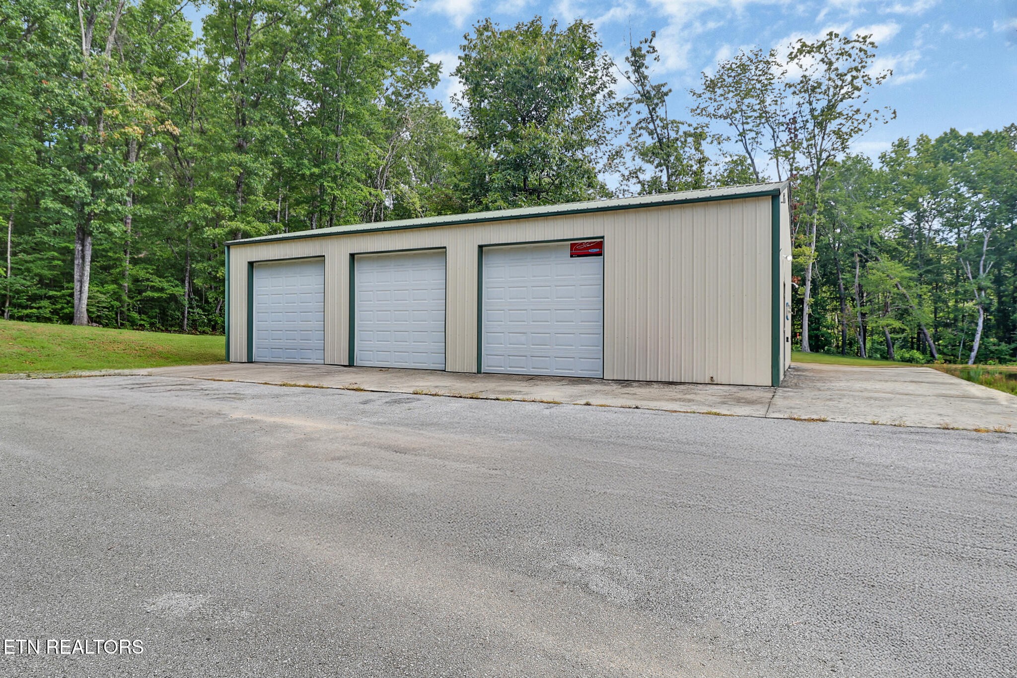 552 Robs Rd Property Photo 6