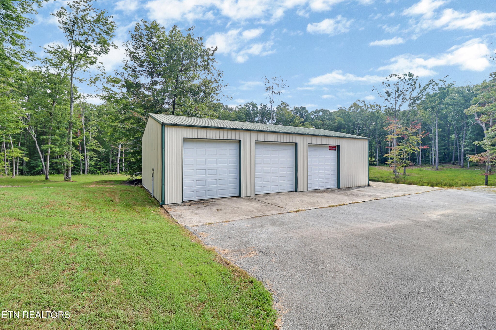 552 Robs Rd Property Photo 7